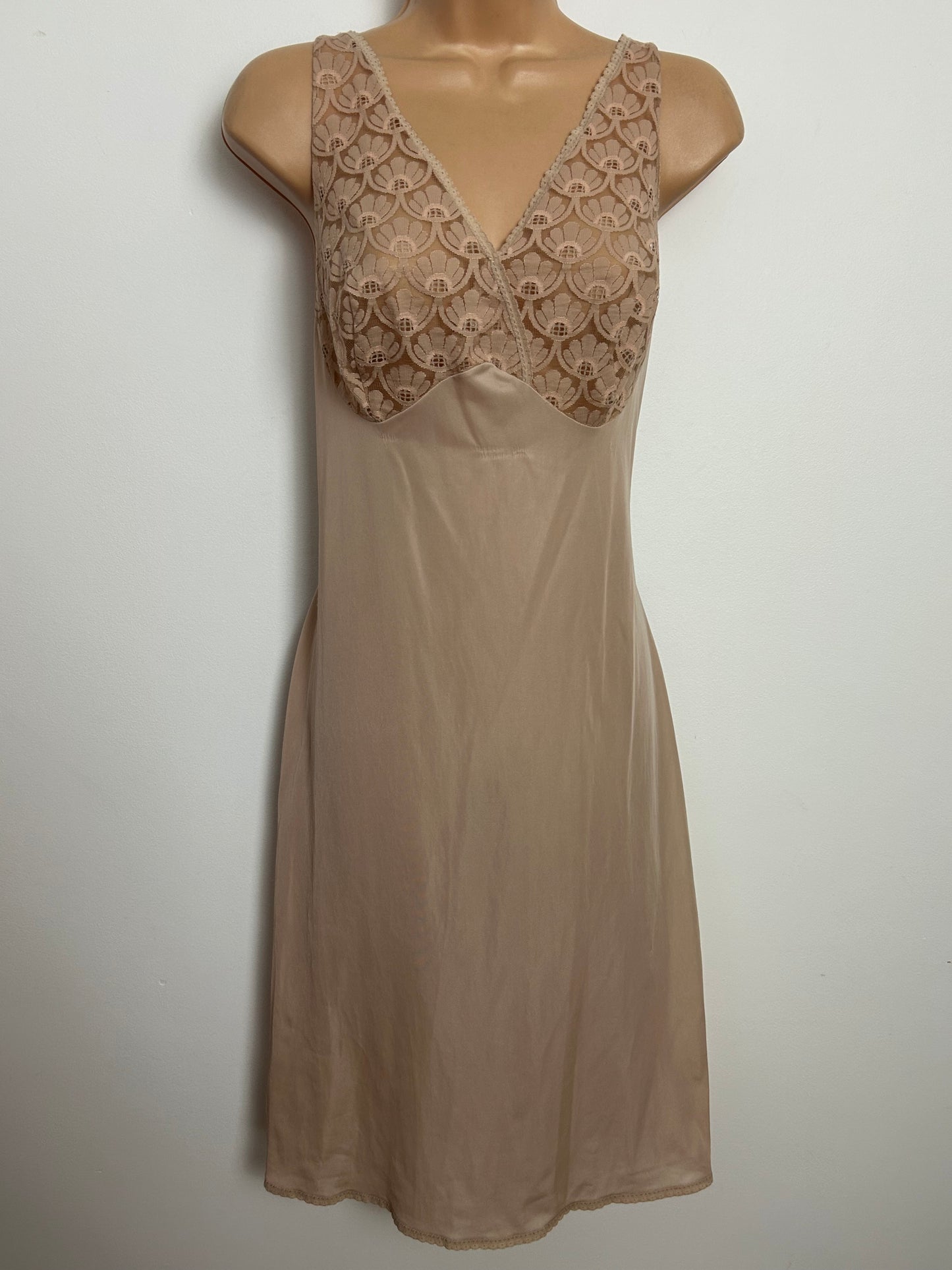 Vintage 1960s Size 12-14 Nude Beige Lace Detail Nylon Slip