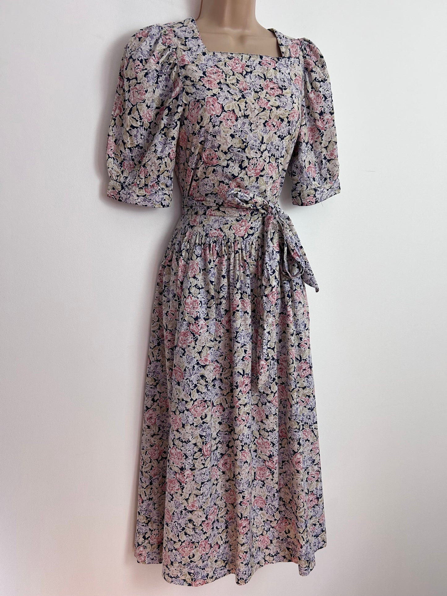 Vintage 1980s LAURA ASHLEY Size 6 (Size 10 On Label) Pretty Floral Print Cotton Tea Dress
