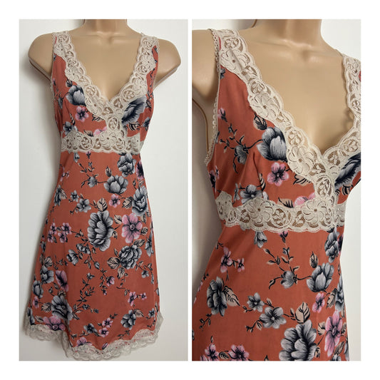Vintage 1970s Size 10 Dusty Coral & Charcoal Floral Print Lace Trim Slip