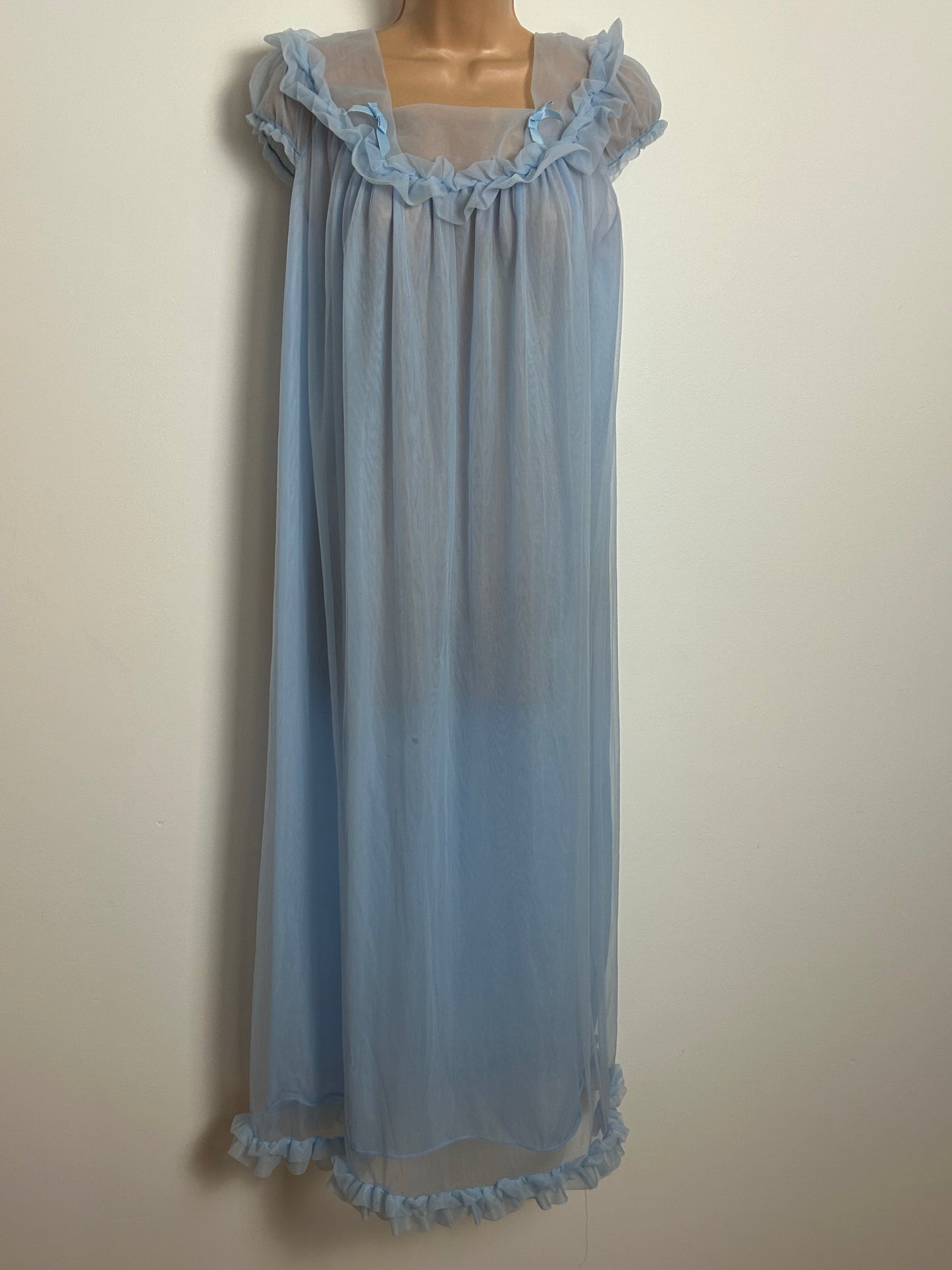 Vintage Late 1960s Size 16 Powder Blue Ruffle Bow Trim Detail Negligee Peignoir Nightdress