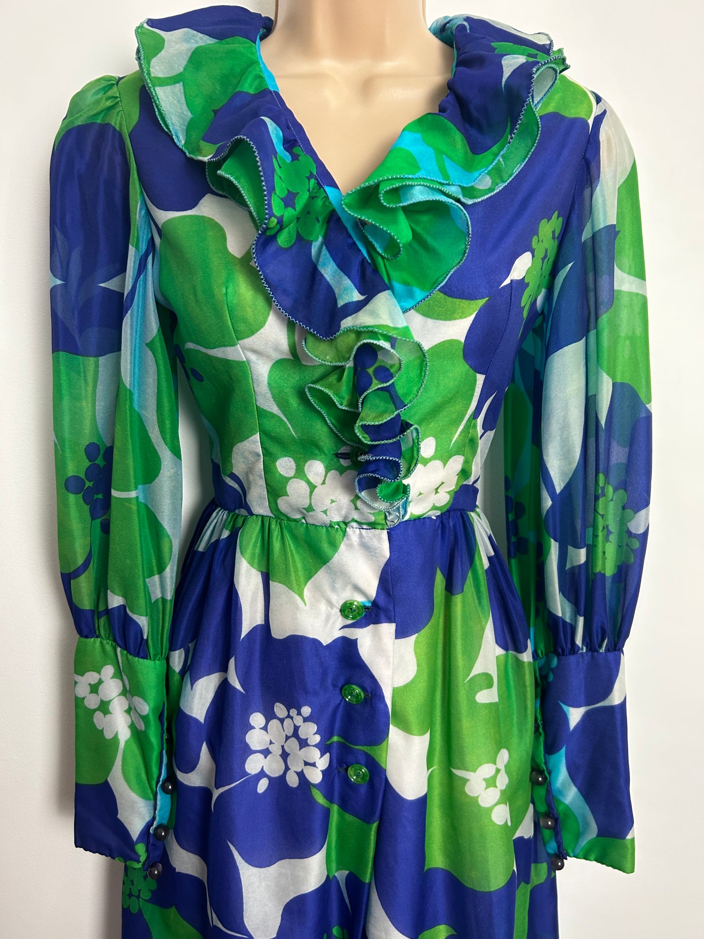 Vintage 1970s J.M. Martin Size 6 Beautiful Blue & Green Abstract Bold Floral Ruffle Trim Dress