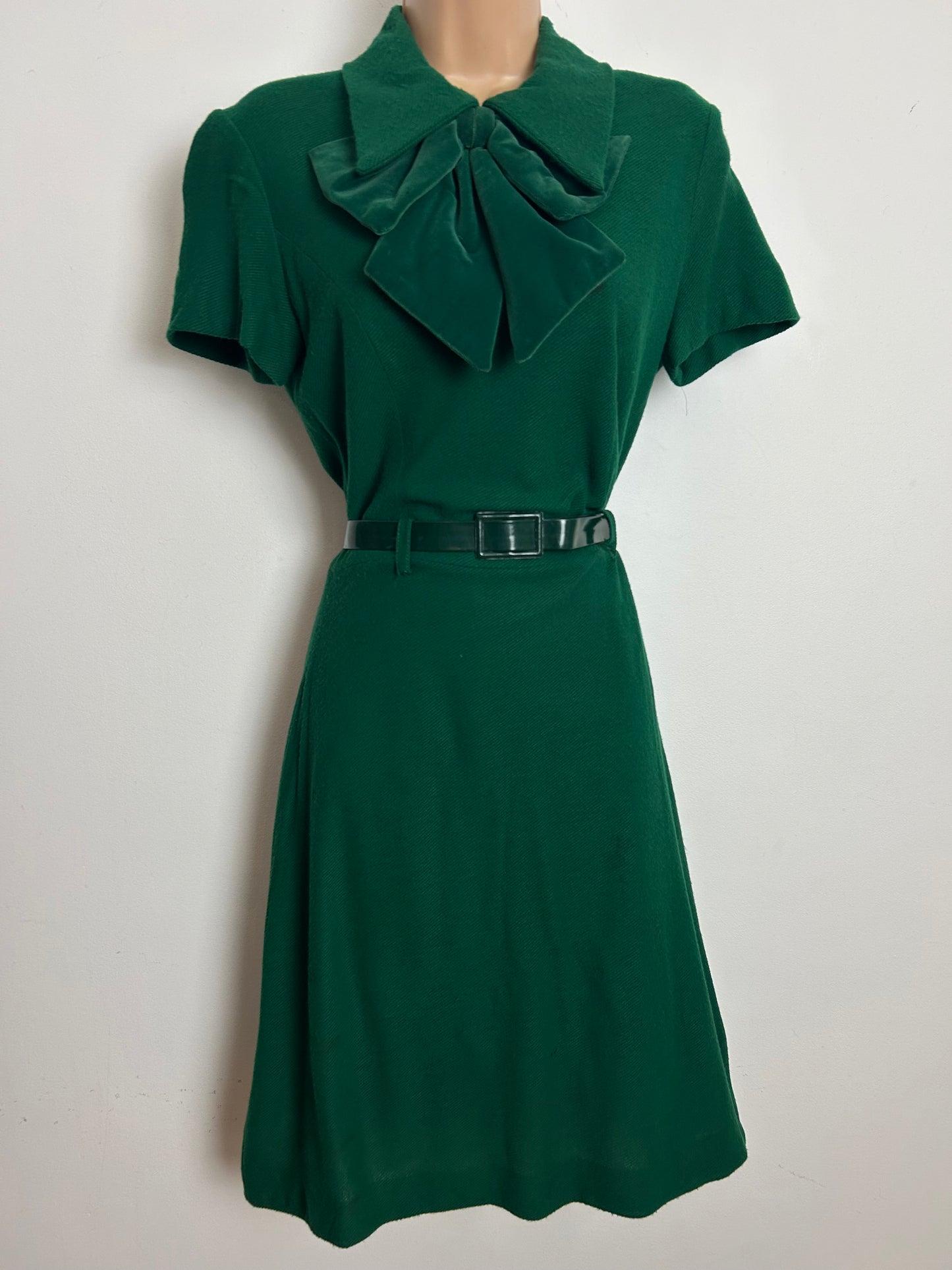 Vintage Early 1960s CARNEGIE OF LONDON Size 12 Bottle Green Velvet Bow Detail 2 Piece Dress & Jacket Suit