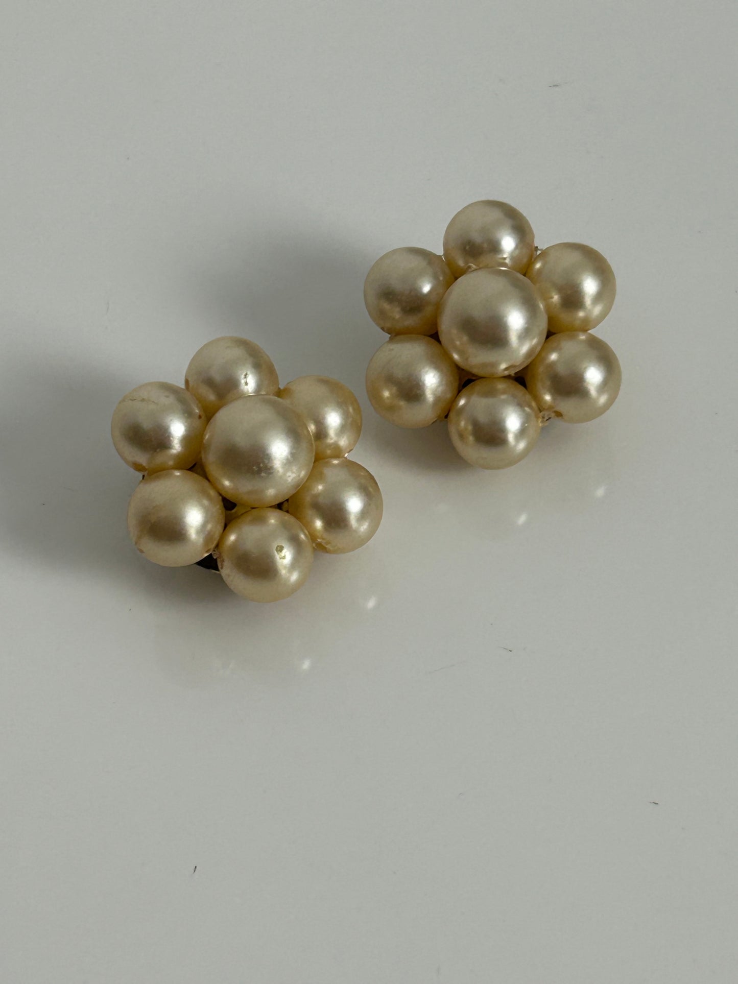 Vintage 1960s Large Faux Pearl Flower Daisy Shaped Mod Clip On Earrings