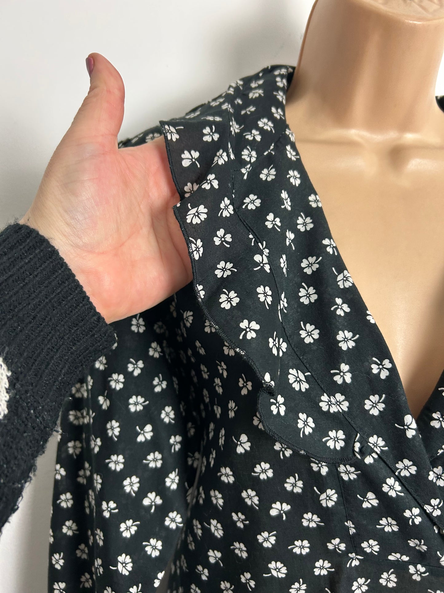 Vintage Early 1980s Size 10 Black & White Clover Print Ruffle Collar Long Sleeve Cotton Blouse/Shirt