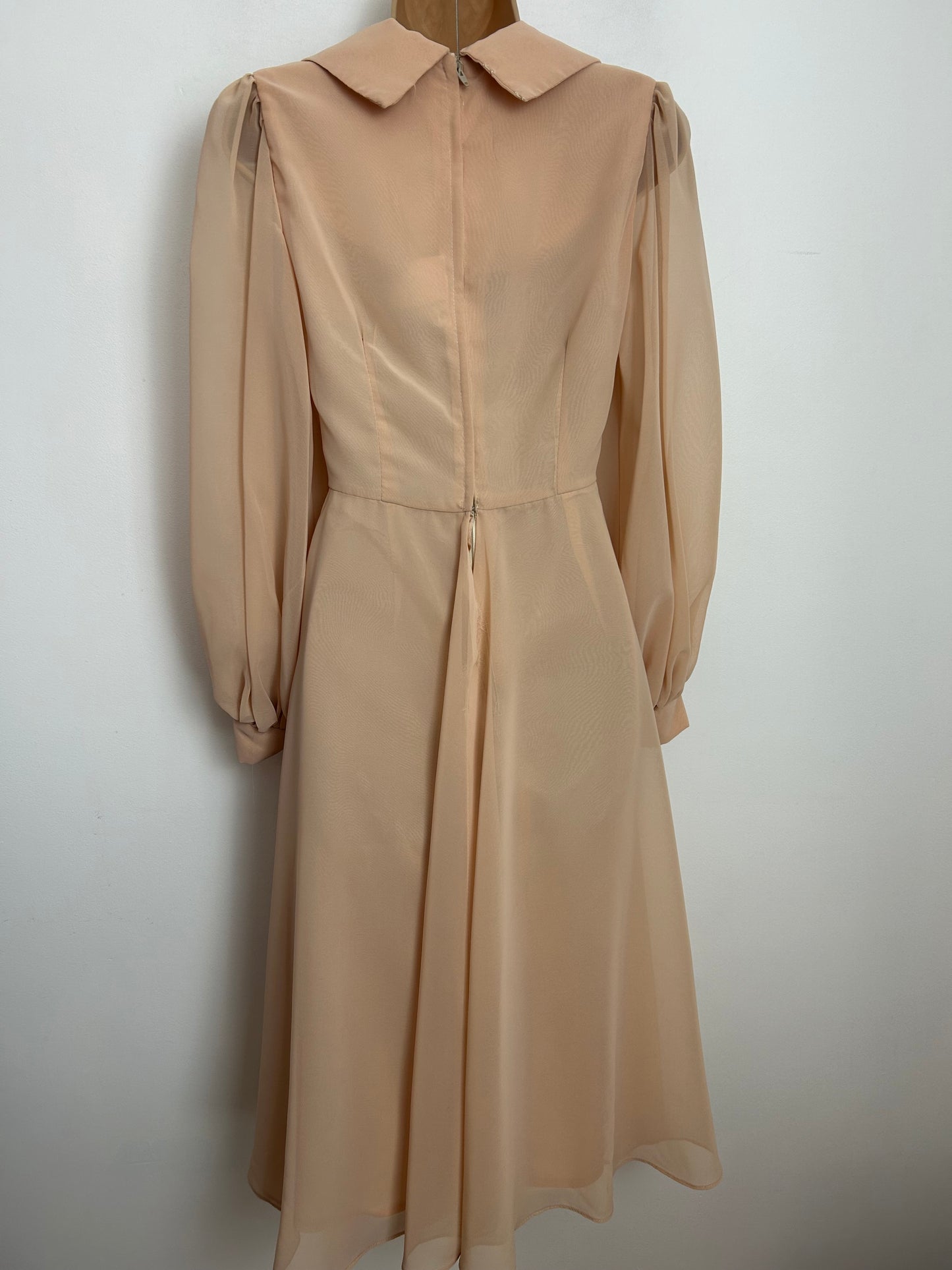 Vintage 1970s Size 10 AFTER SIX BY ROLAND JOYCE Size 10 Nude Beige Long Sleeve Occasion Dress