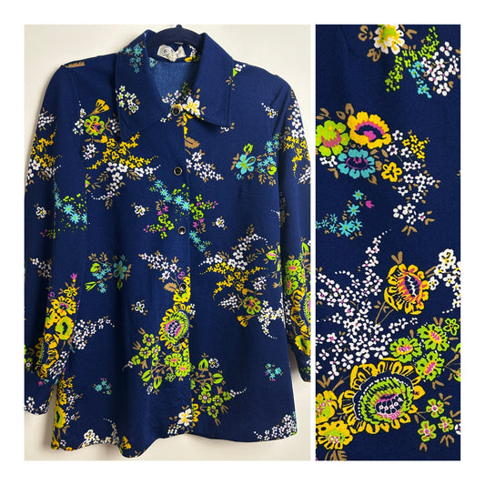 Vintage 1970s Size 8-10 Navy Blue Green White & Blue Floral Print Long Sleeve Shirt