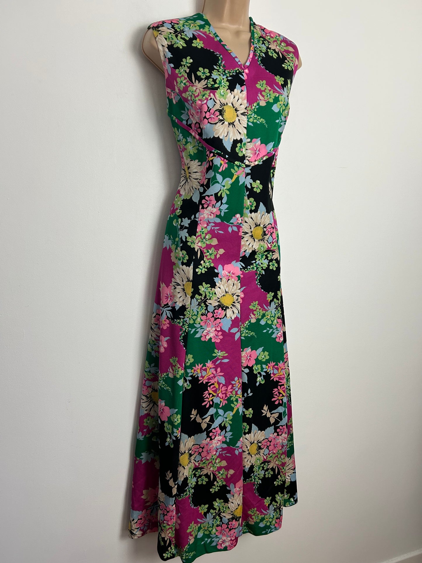 Vintage 1970s Size 14 Black Green & Pink Bold Floral Print Sleeveless Maxi Dress