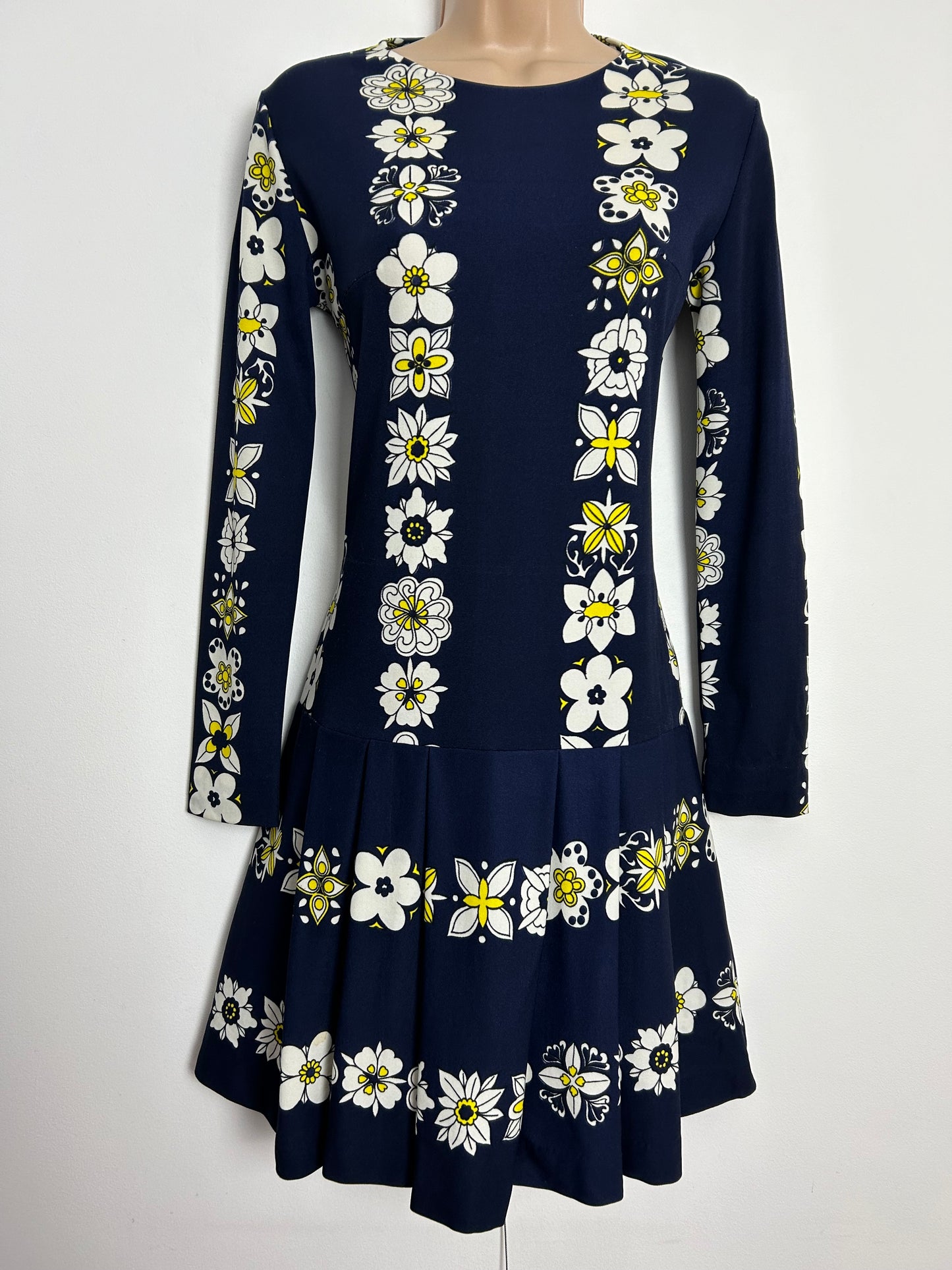 Vintage Early 1970s UK Size 8 Navy Blue White & Yellow Floral Print Long Sleeve Pleated Shift Dress