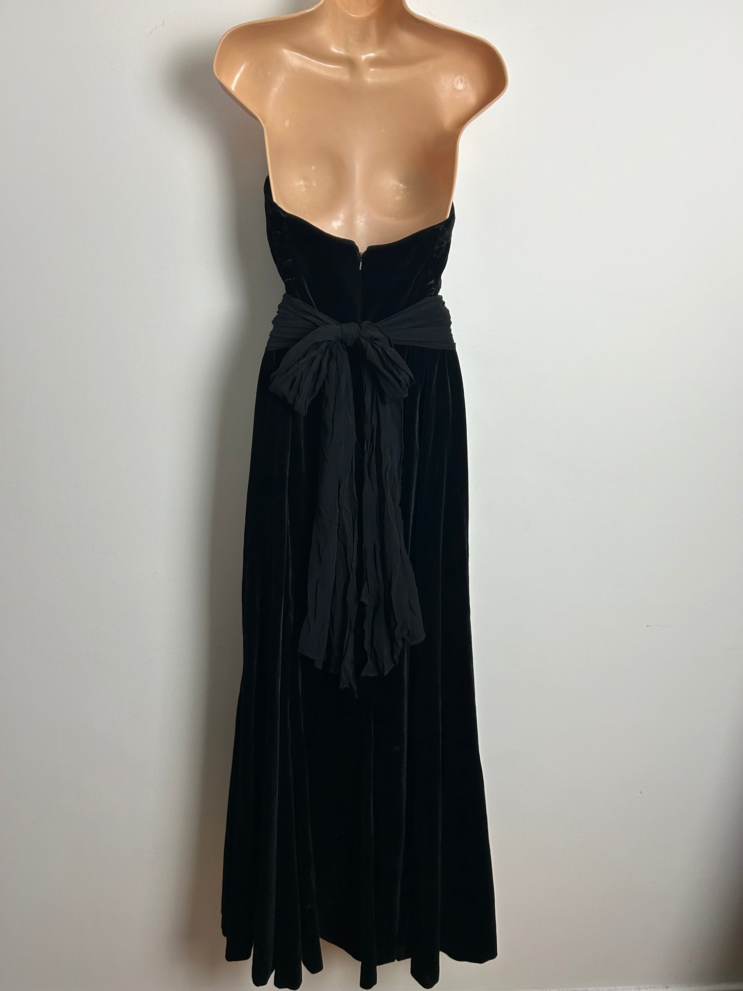 Vintage 1980s LAURA ASHLEY Size 10 Black Velvet Strapless Bones Fitted Occasion Evening Ballgown