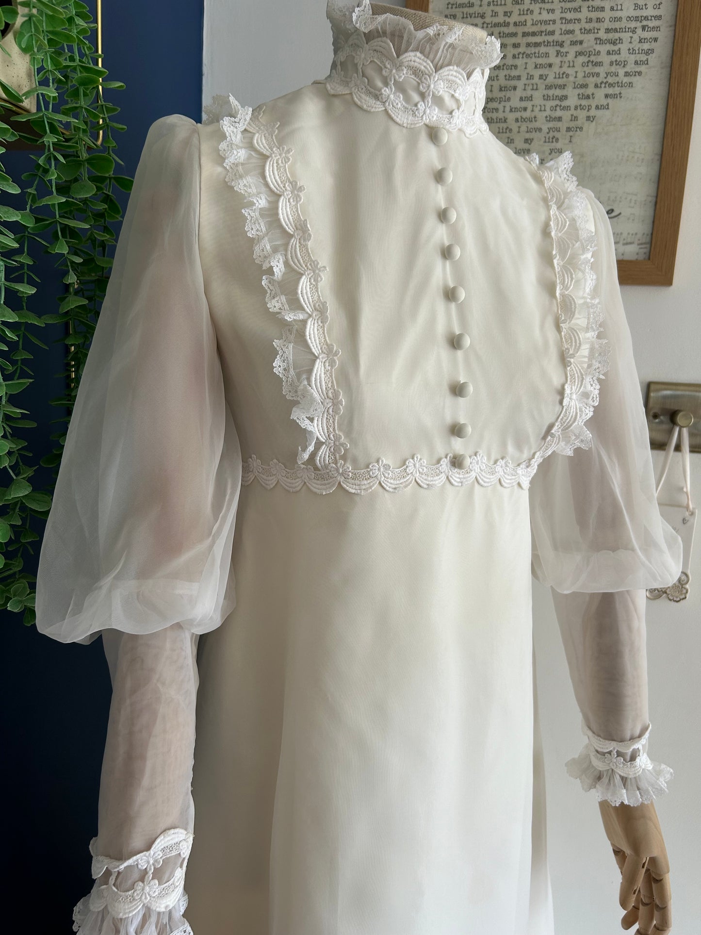 Vintage 1970s ELLIS COUTURE UK Size 10 White Lace Ivory Chiffon Over Sateen Juliet Sleeve Prairie Style Wedding Dress With Small Train