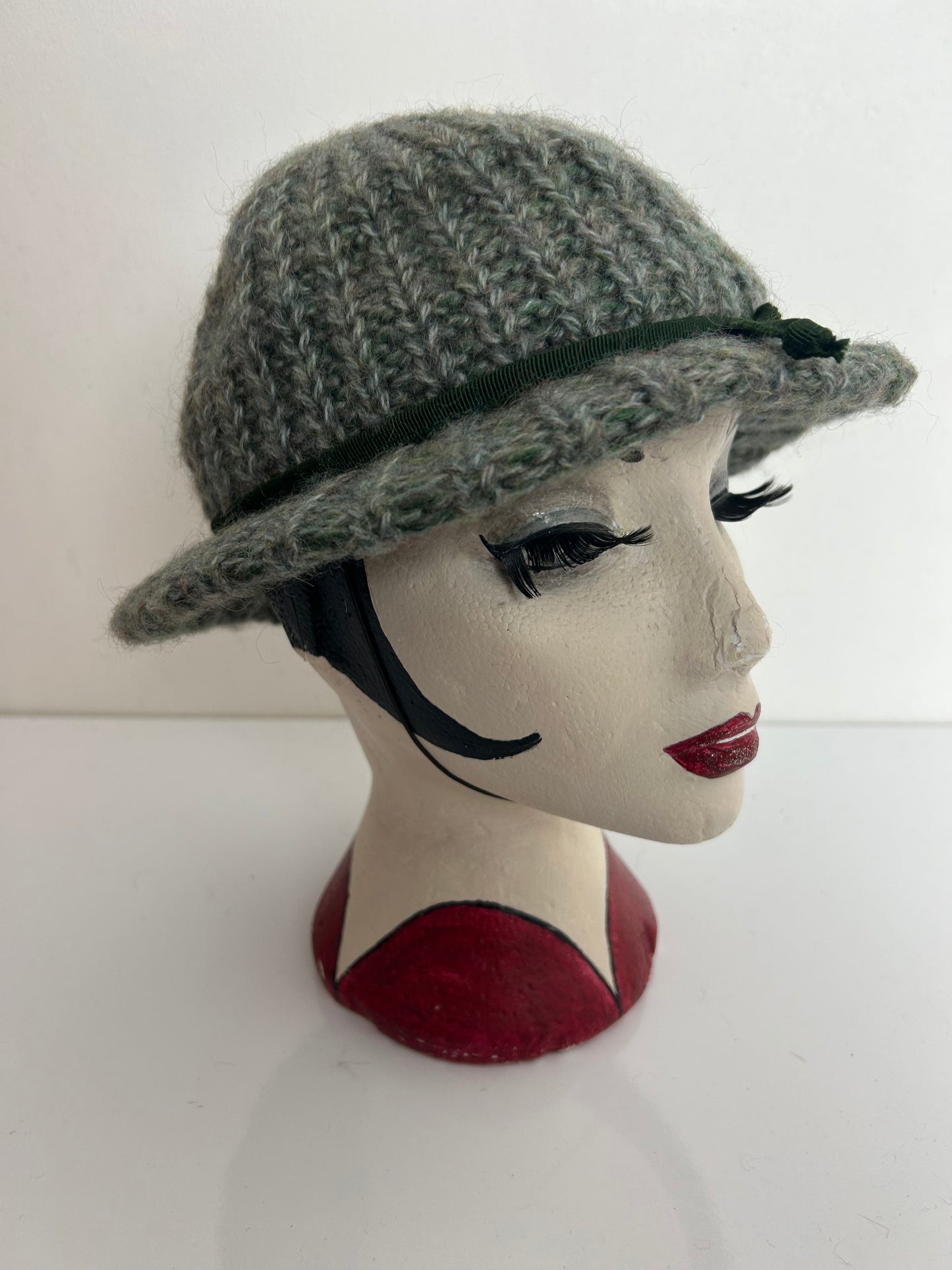 Vintage 1970s Green Wool Mix Cable Knit Braid Trim Hat With Chin Strap