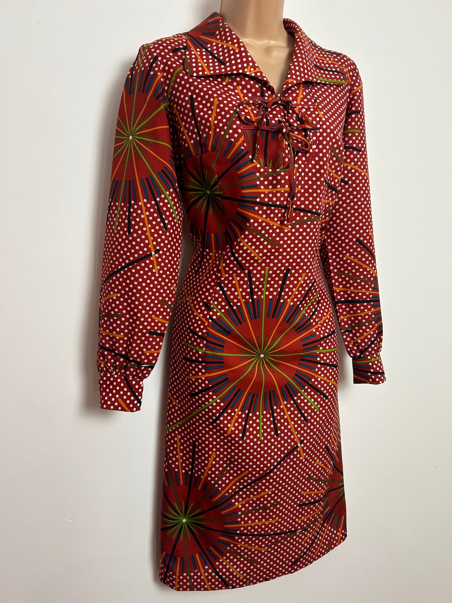 Vintage 1970s 10-12 Dark Red Polka Dot & Sunburst Abstract Print Double Tie Front Dress