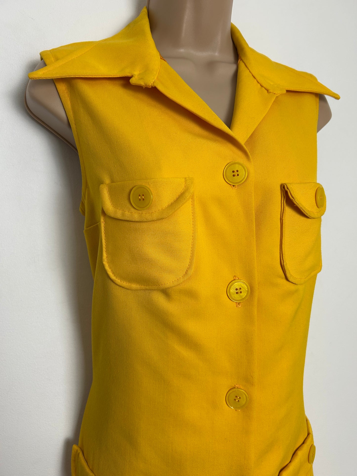 Vintage 1970s Size 8-10 Mustard Yellow Dagger Collar Sleeveless Pocket Detail Mod Shift Dress