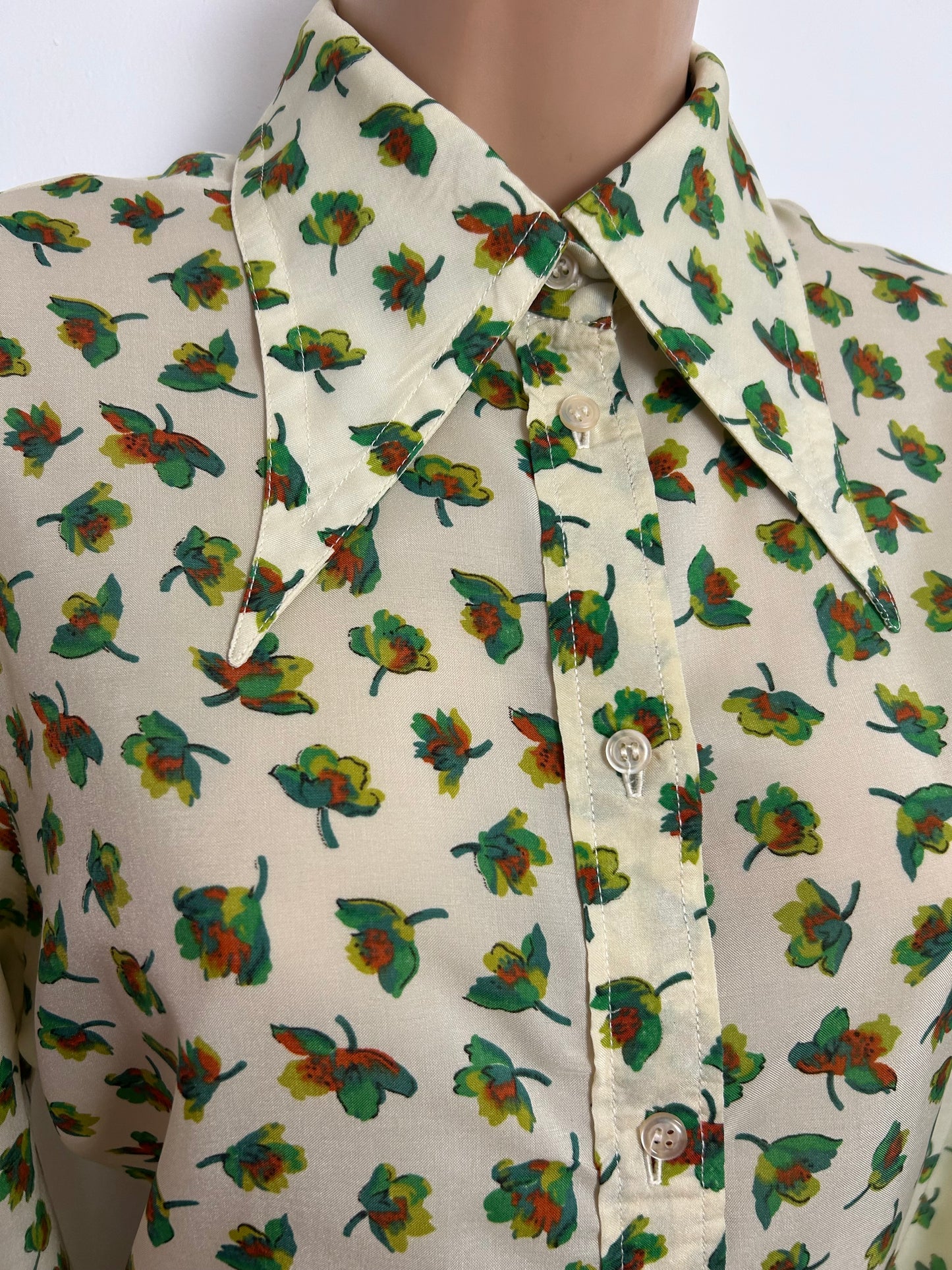 Vintage 1970s Size 12 Cream & Green Leaf Print Dagger Collar Long Sleeve Shirt