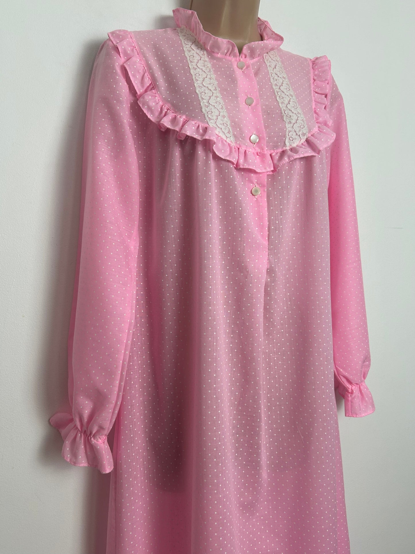 Vintage Size 10-12 Pink & White Polka Dot Lace & Ruffle Trim Long Sleeve Smock Style Nightdress