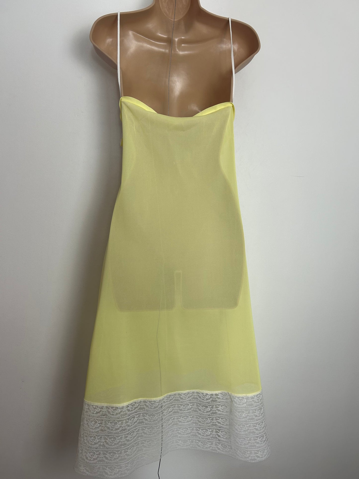 Vintage 1970s Size 12-14 Yellow & White Lace Detail Strappy Slip Stye Nightie
