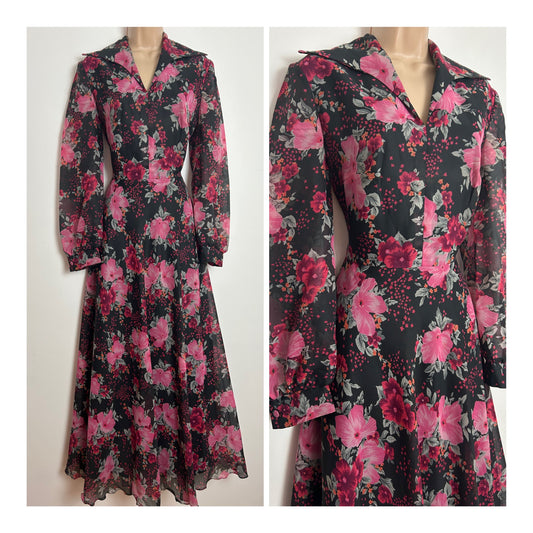 Vintage 1970s JOBI Size 10 Black Pink & Grey Floral Print Long Sleeve Wide Collared Maxi Dress