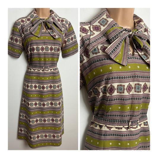 Vintage 1970s RODNEY Size 12 Olive Green Beige & Red Scarf Print Pussy Bow Dagger Collar Belted Dress