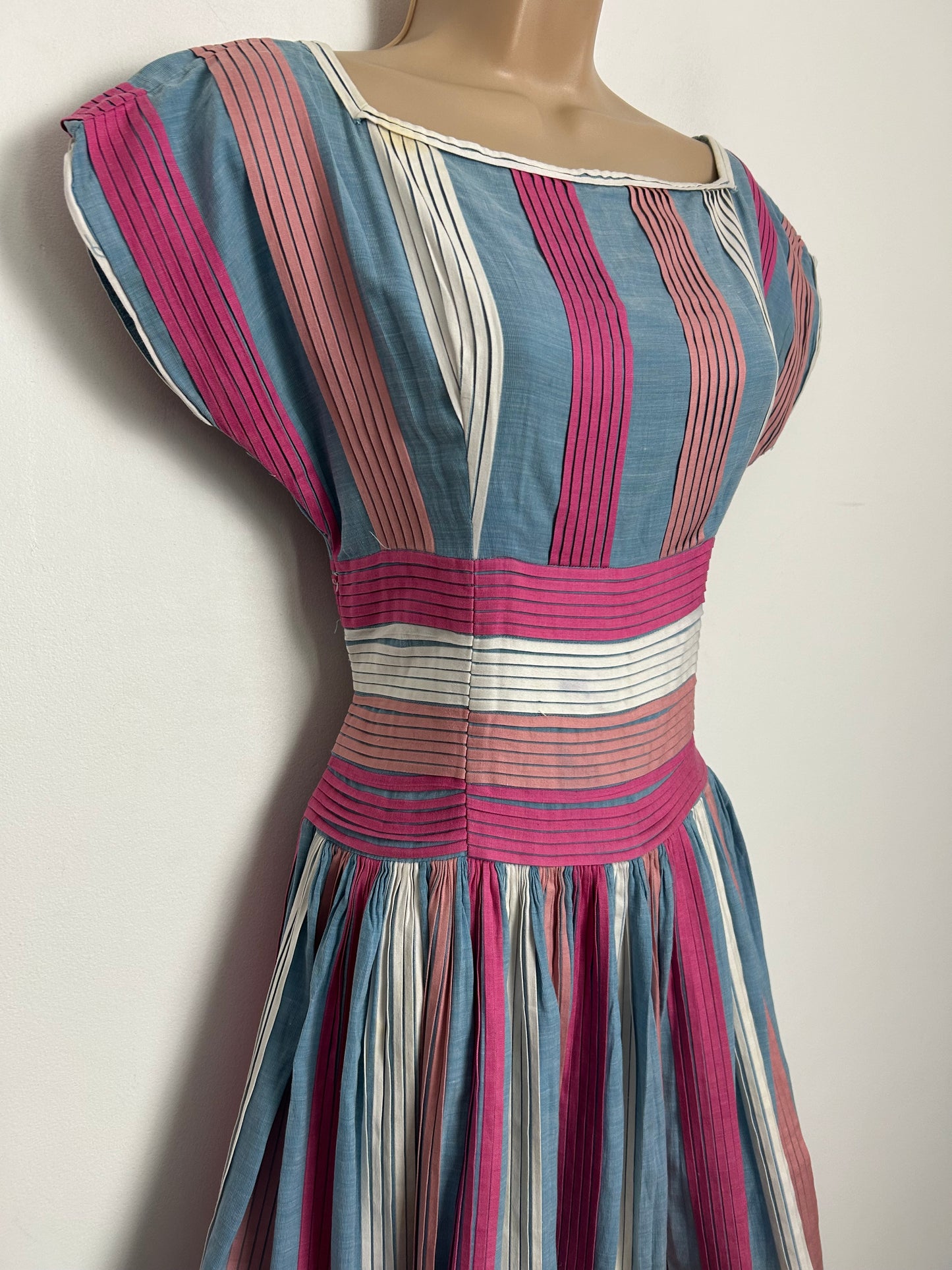 Vintage 1950s ALICE EDWARDS Size 10 Pink Blue & White Cotton Pleated Summer Prom Dress