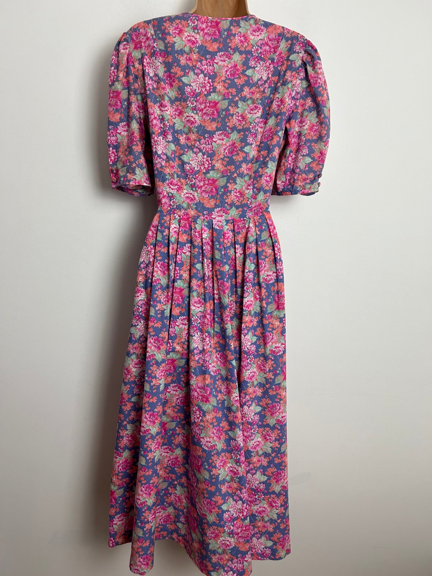 Vintage 1980s LAURA ASHLEY UK Size 10 (14 On Label) Blue Pink & Coral Floral Print Cotton Midi Tea Dress