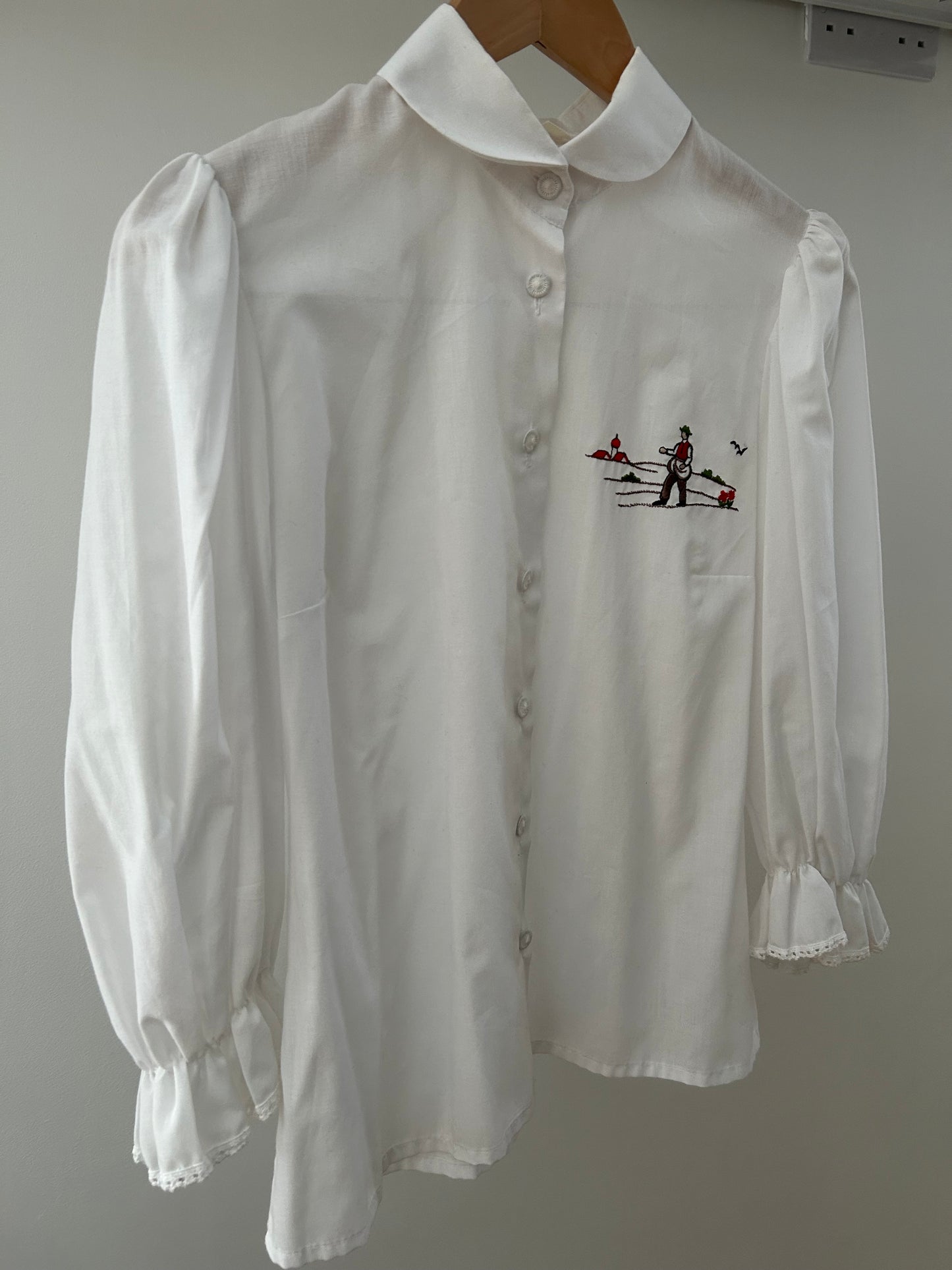 Vintage 1980s UK Size 12 ANGELIKA White Folk Country Scene Embroidered Detail Cotton Mix Long Sleeve Shirt