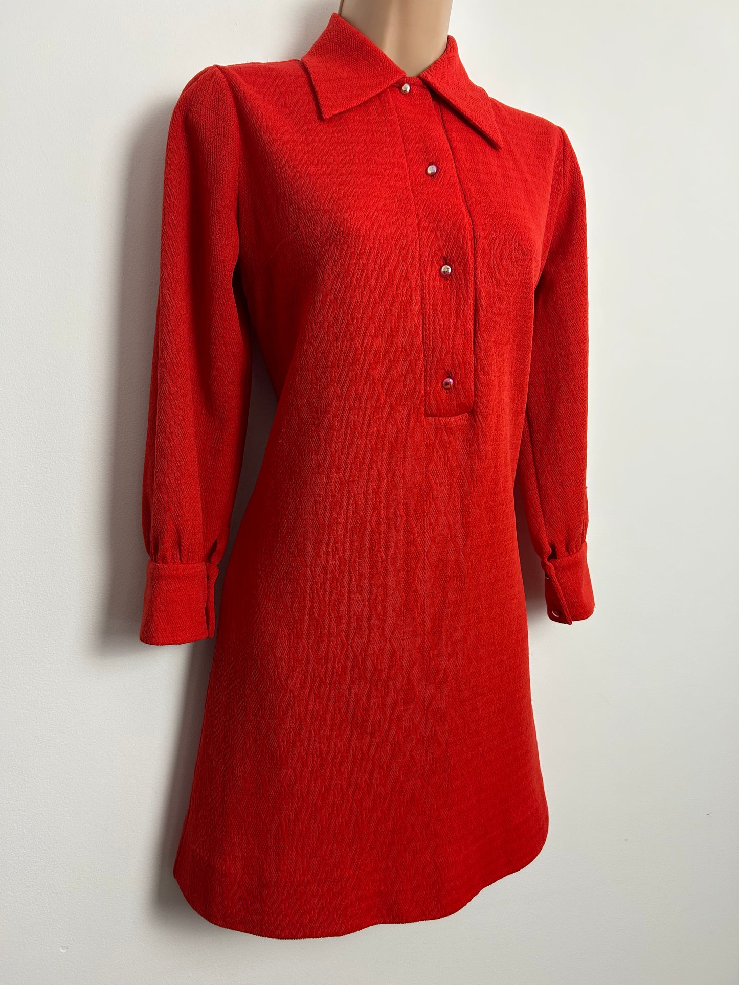 Vintage 1960s Size 8 Red Textured Jersey Long Sleeve Mini Mod Shift Dress