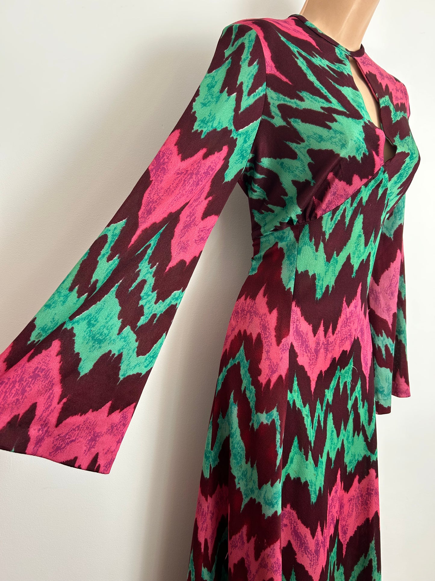 Vintage 1970s PENELOPE PICKWICK Size 10 Maroon Dark Pink & Green Zig zag Stripe Print Long Sleeve Maxi Dress