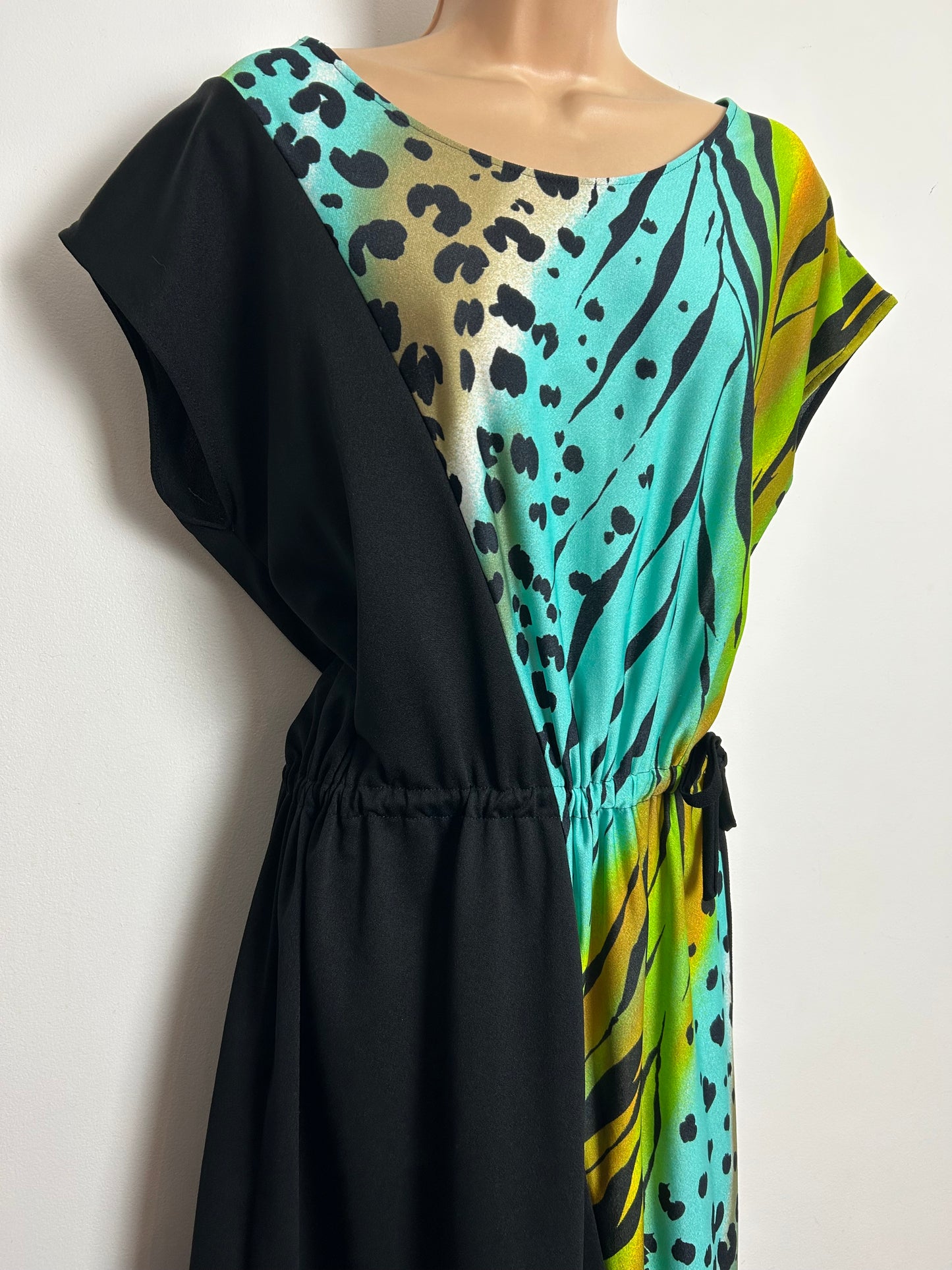 Vintage 1980s Size 14 Black Green Turquoise & Beige Animal Print Pull Tie Day Dress