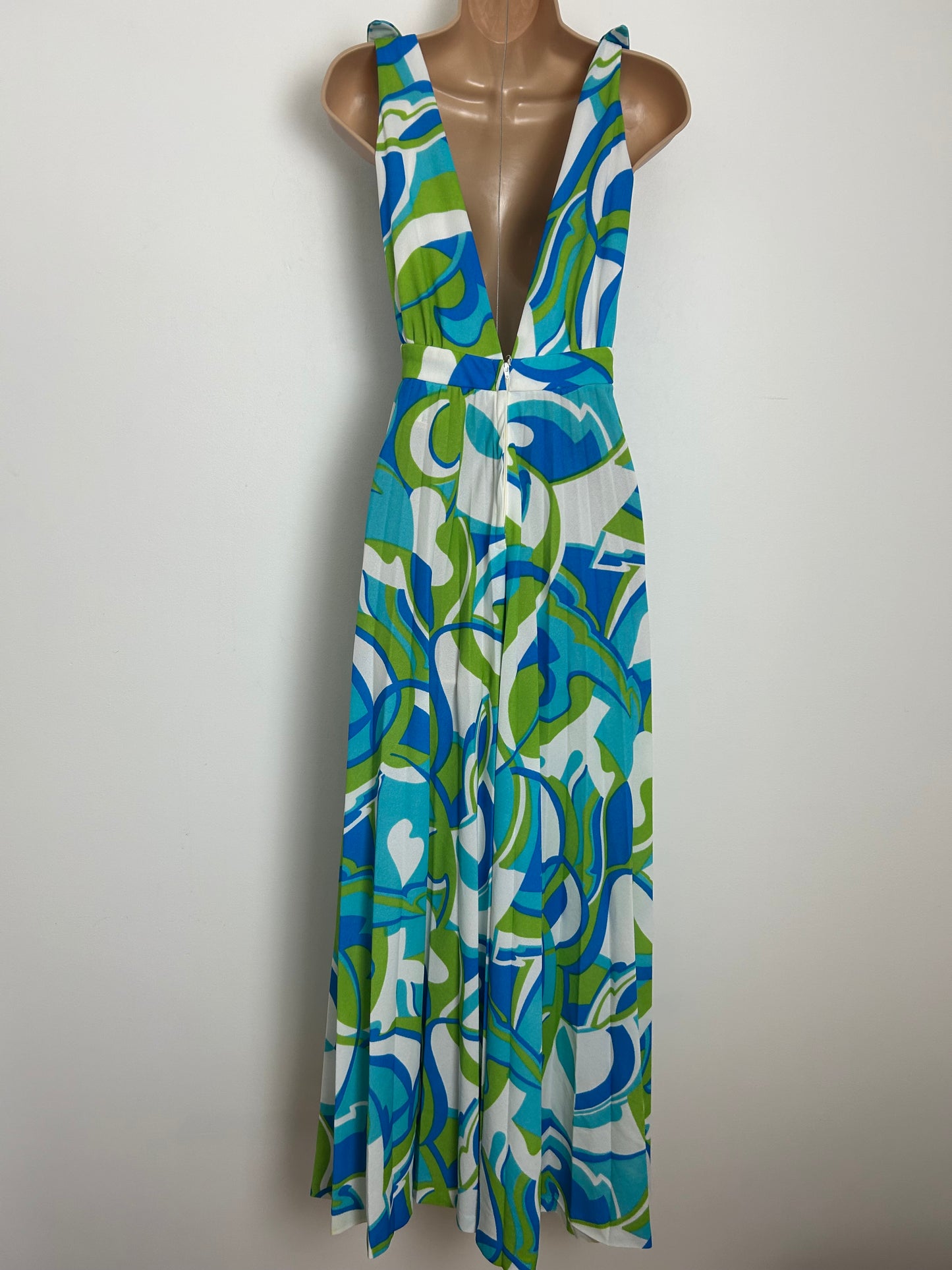 Vintage 1970s JERSEYFIELD Size 8 White Blue & Green Abstract Print Pleated Summer Maxi Dress