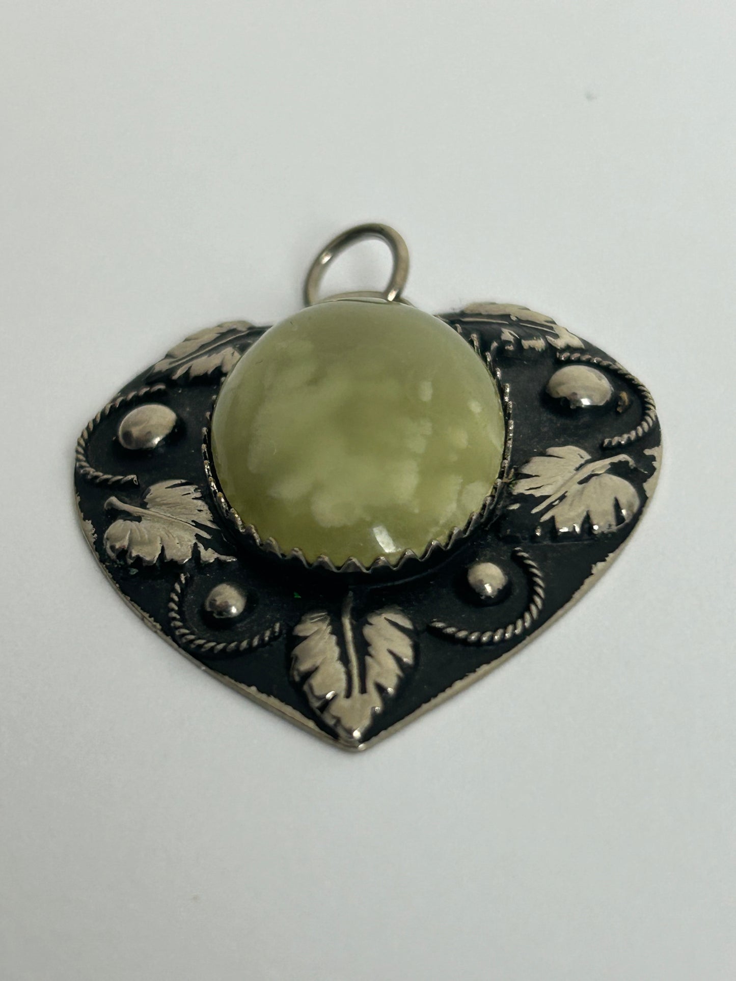 Vintage Silver Tone Base Metal Leaf Engraved Celtic Scottish Heart Shape Green Agate Stone Set Pendant