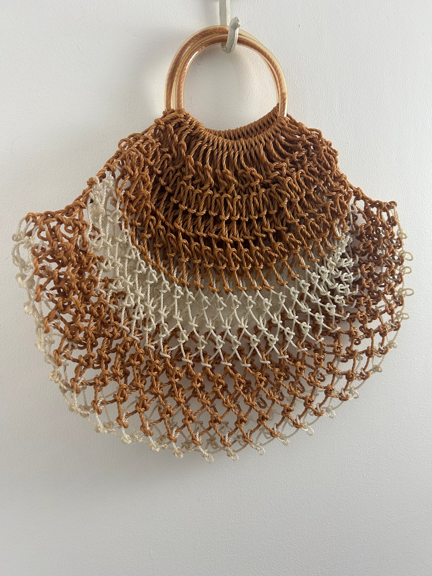 Vintage 1960s Tan & White Plastic String Woven Macrame Style Plastic Handled Shopping Bag