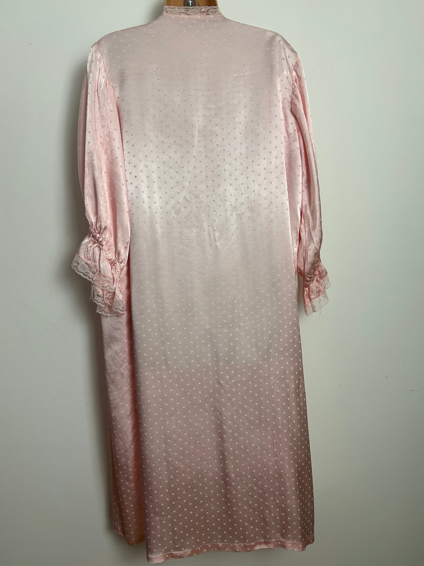 Vintage Up To Size 16 Pink Lace Trim Silky Satin Open Front Long Sleeve Peignoir