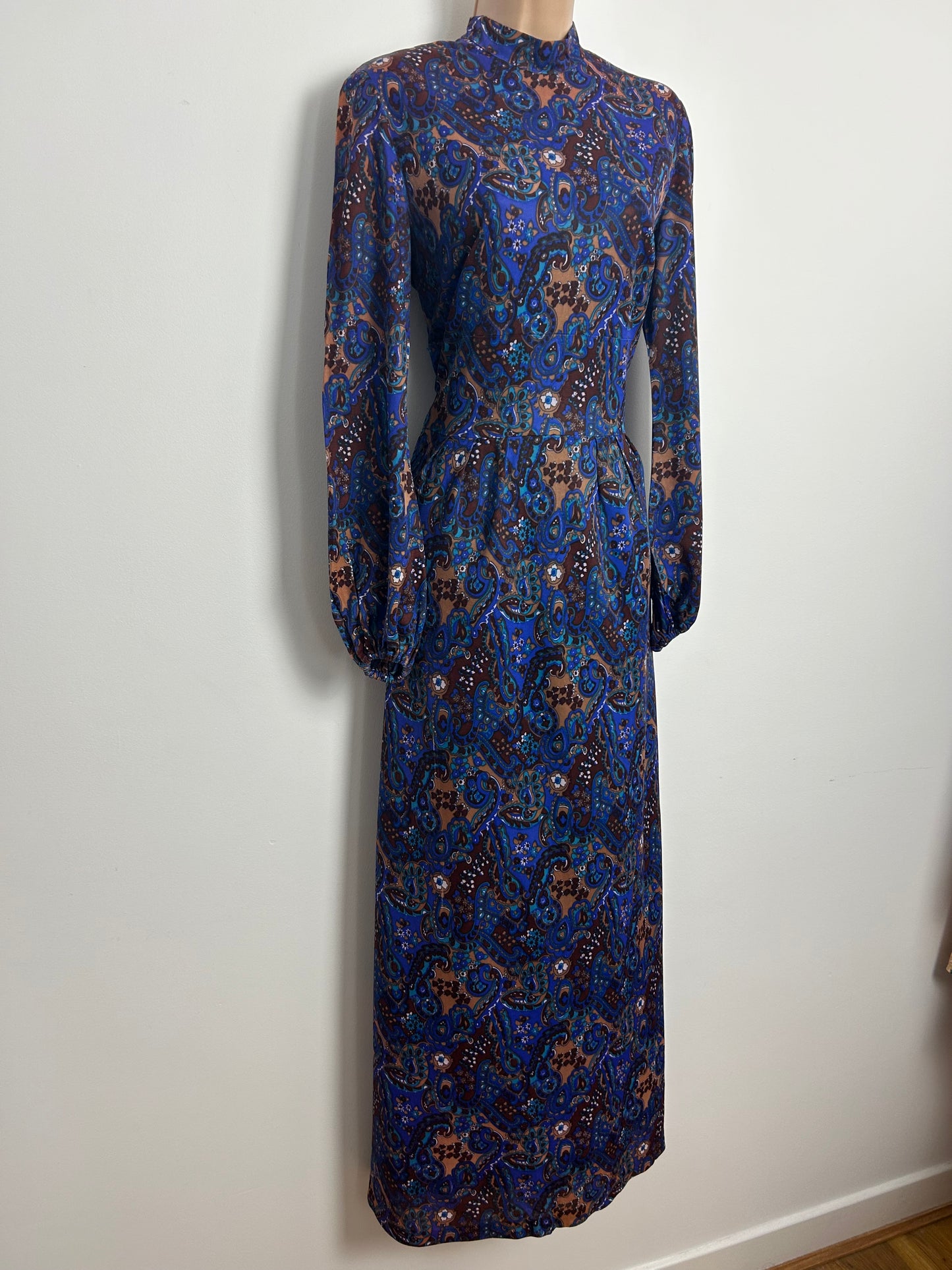 Vintage 1970s Size 8-10 Blue & Brown Tones Paisley Scarf Print Long Sleeve Maxi Dress