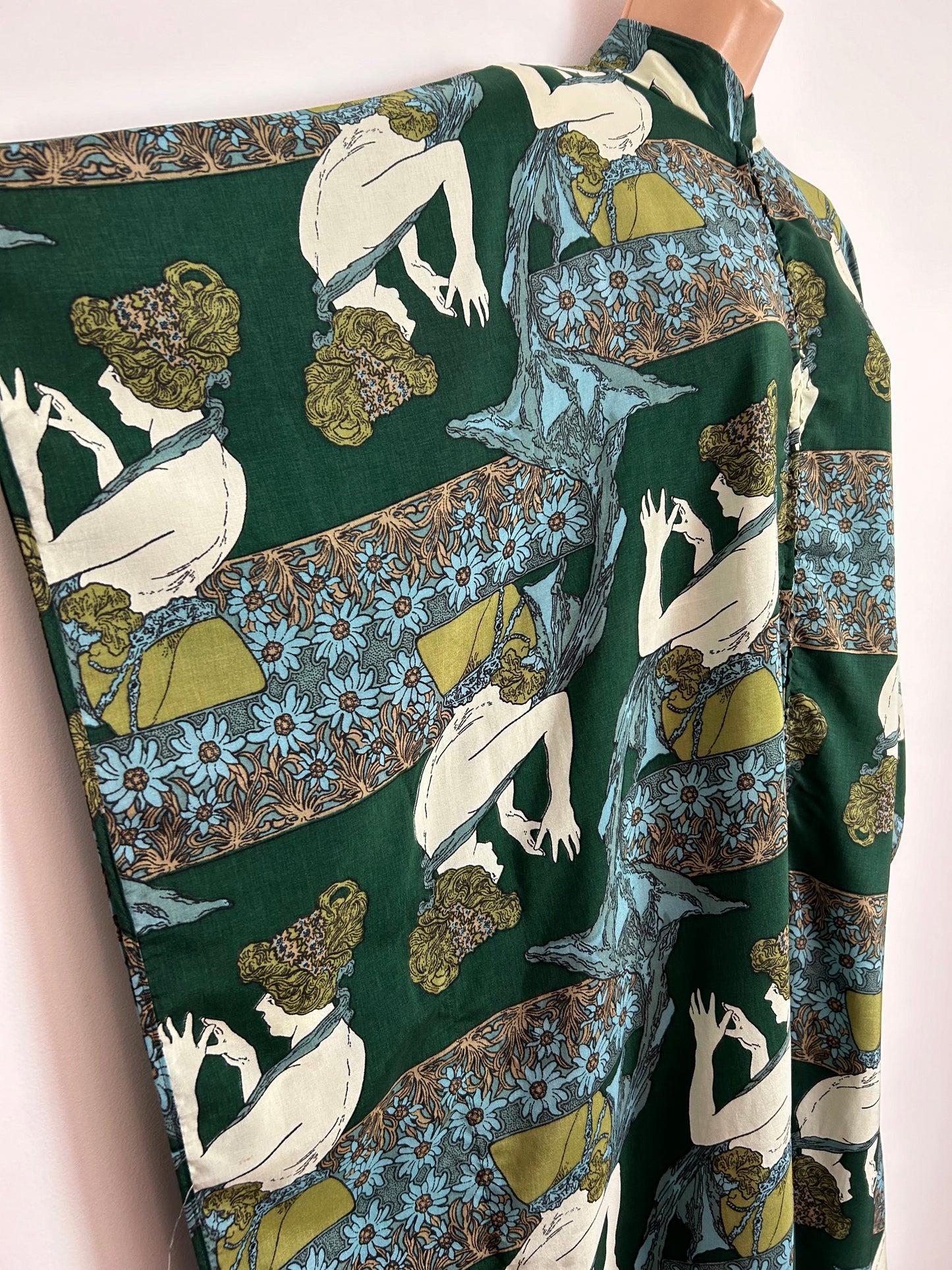 Vintage 1970s DEBENHAMS AMAZING One Size Up to 14 Dark Green Art Nouveau Lady Novelty Print Zip Fronted Kaftan