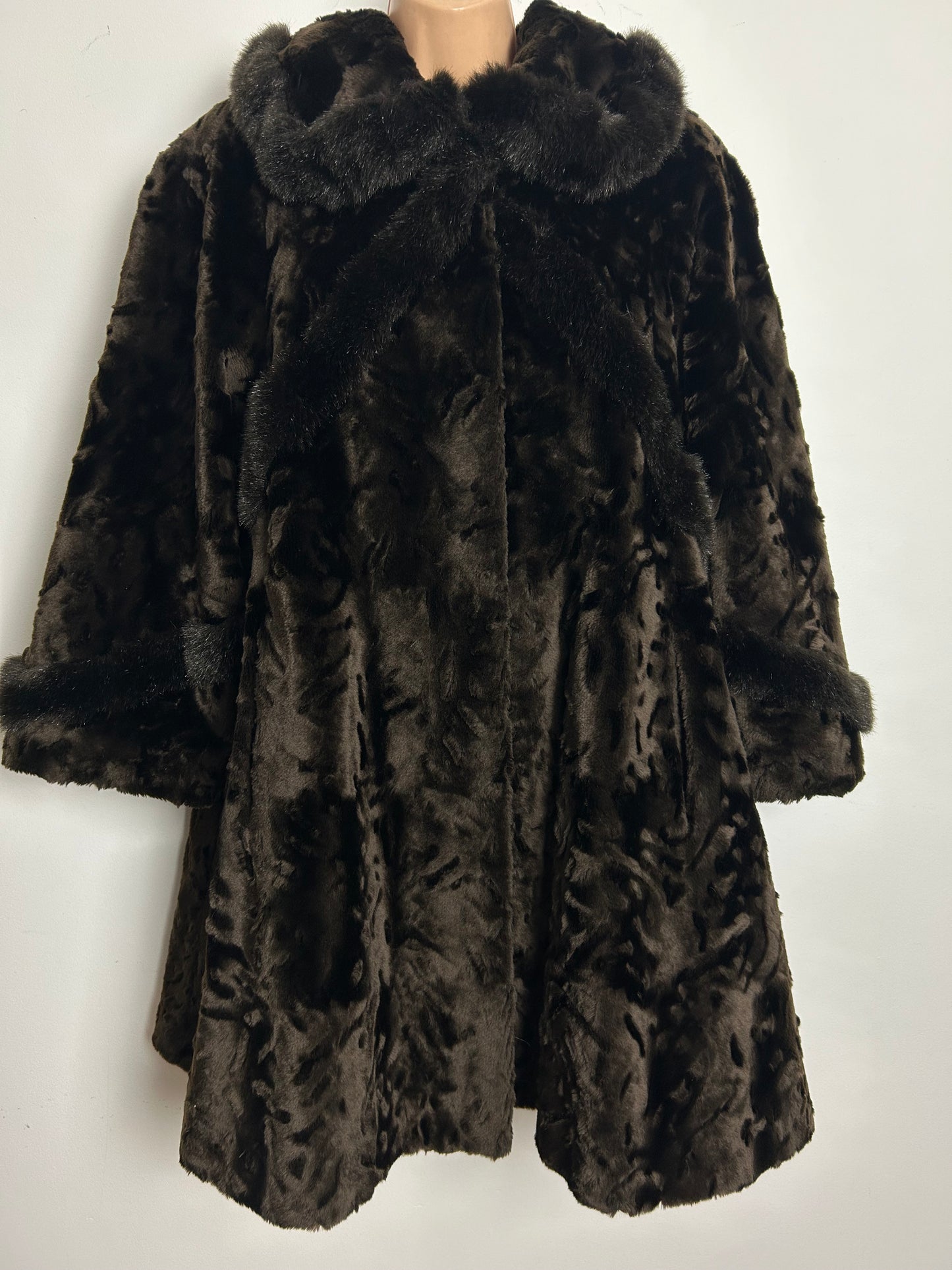 Vintage 1980s IL PAVONE Up To Size 16 Brown Faux Fur 3/4 Length Sleeve Swing Coat