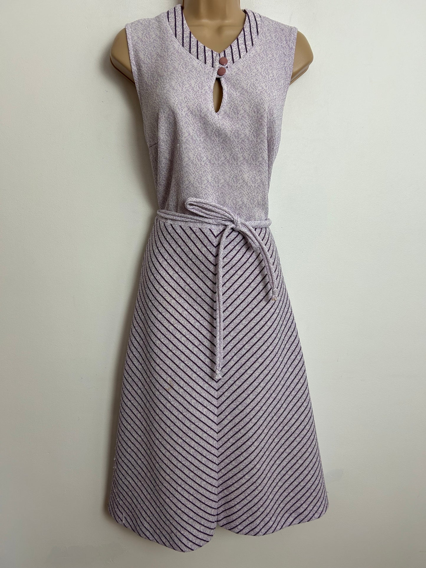 Vintage 1970s UK Size 14 Lilac & Purple Chevron Stripe Print Sleeveless Belted Mod Day Dress