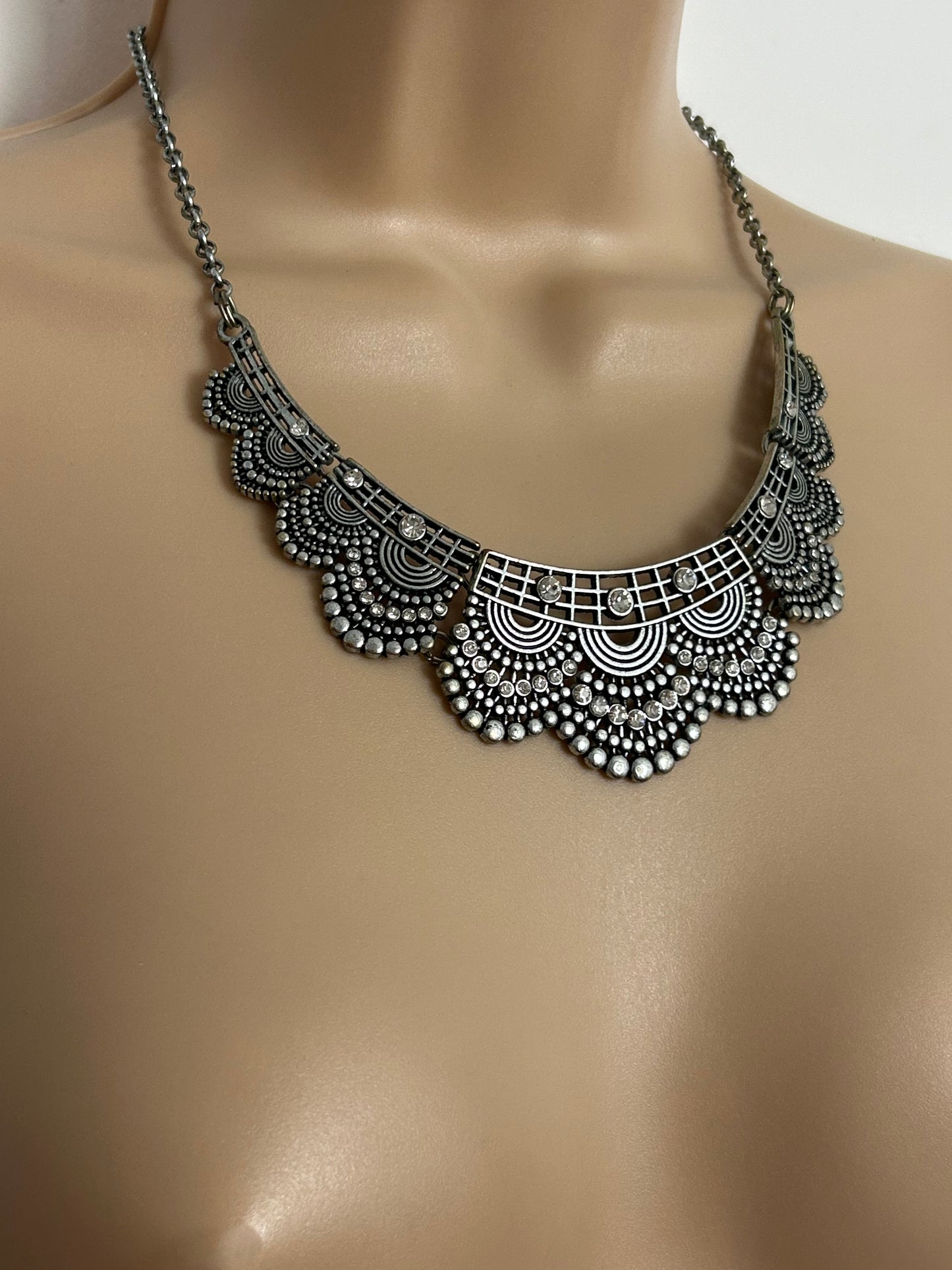 Vintage Silver Tone Base Metal Boho Art Deco Style Diamante Set Scallop Design Necklace