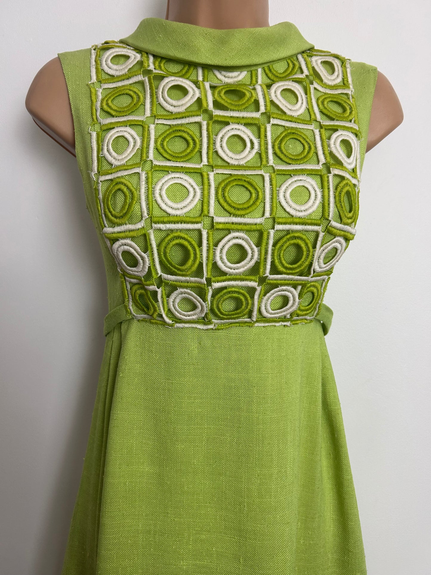 Vintage 1960s Size 6 Lime Green & White Embroidered Cut Out Panel Detail Occasion Maxi Dress