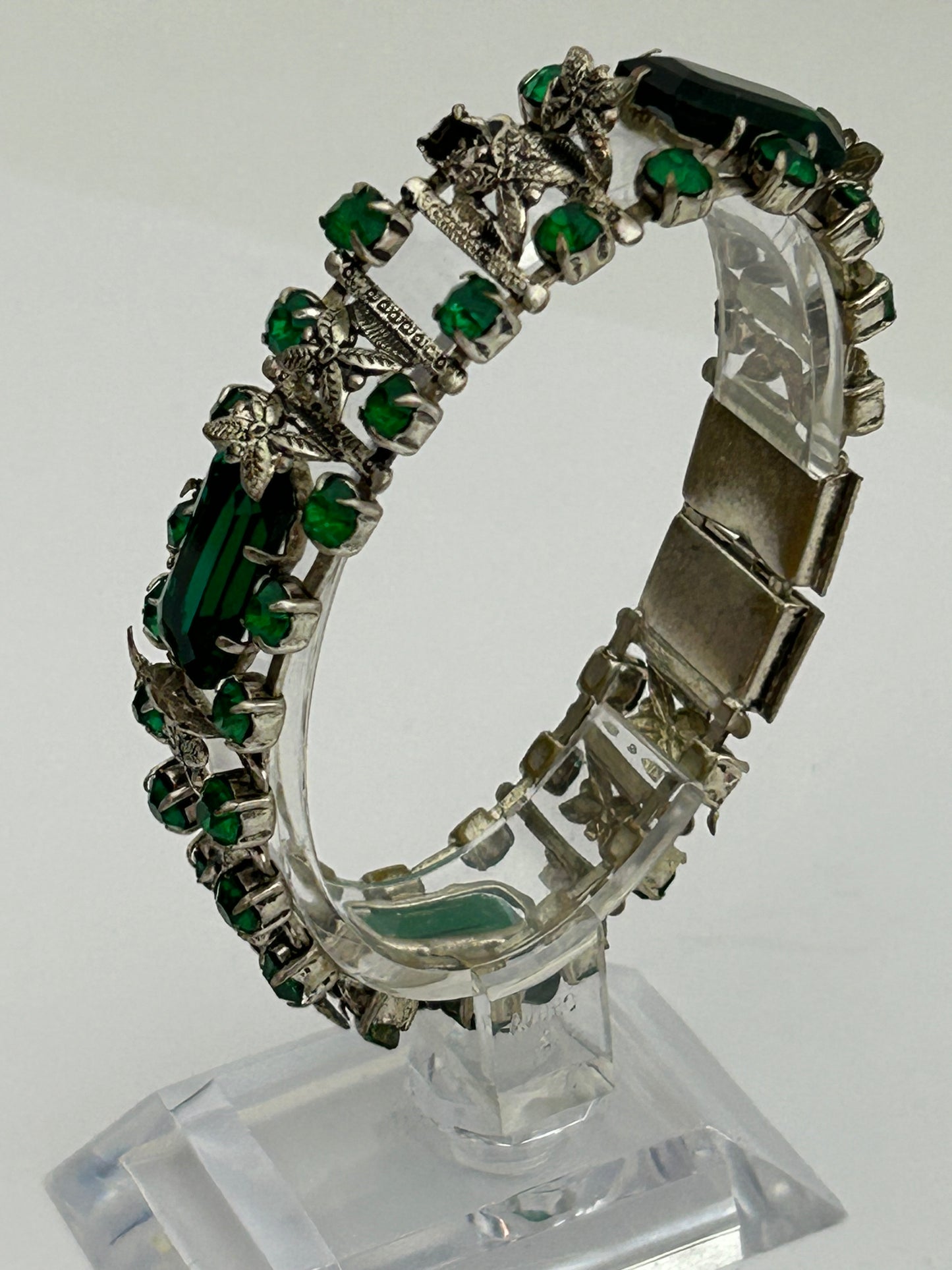 Vintage 1960s Silver Tone Flower Detail Green Glass Stone Panelled Link Bracelet