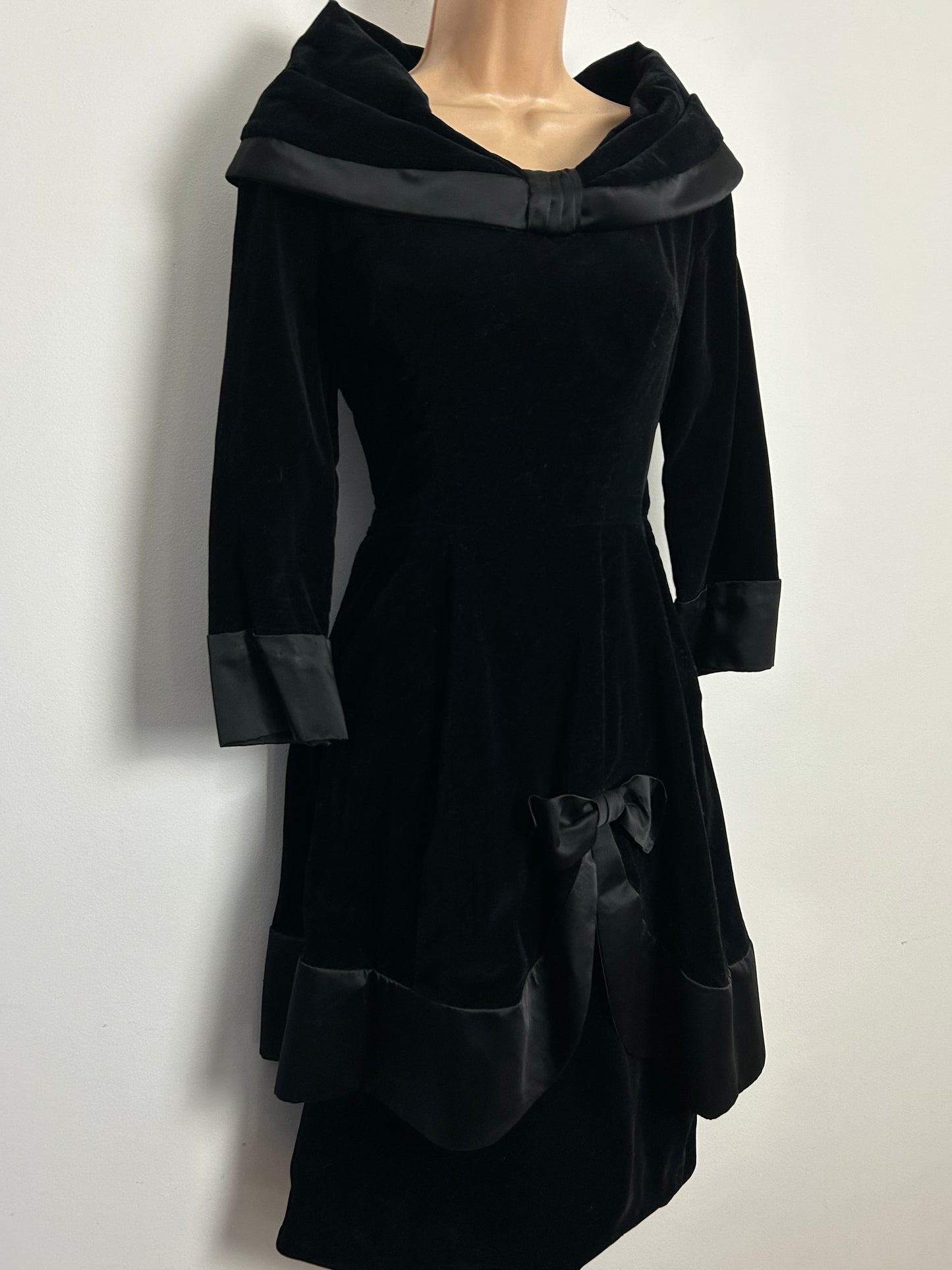 Vintage 1960s Size 8 Black Velvet Bardot Collar Bow Detail Evening Occasion Dress