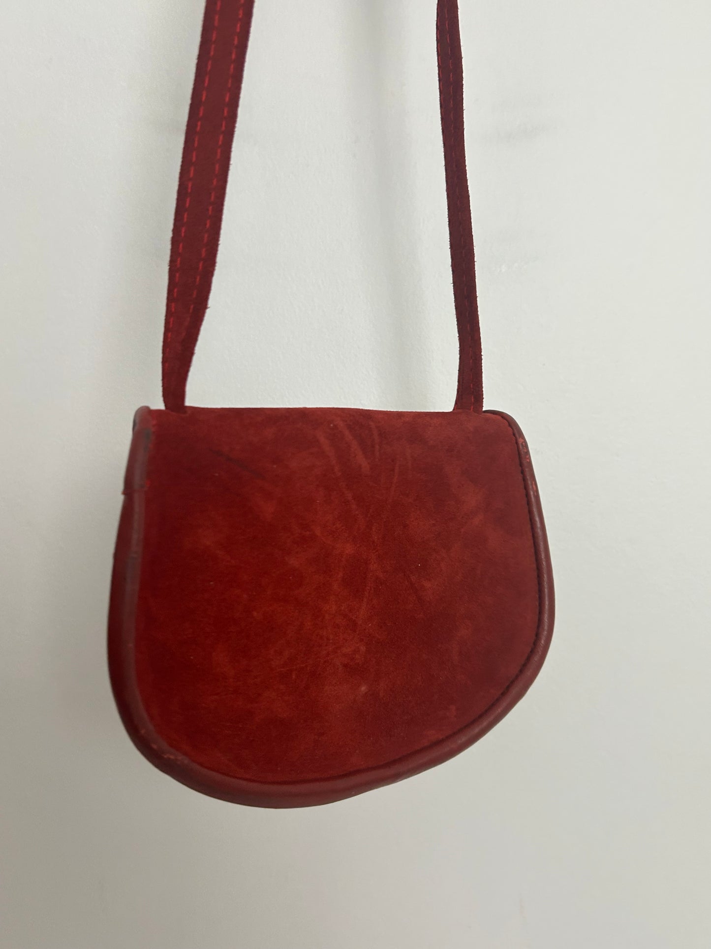Vintage Early 1980s German Folk Red Suede Heart Detail Oktoberfest Trachten Dirndl Mini Crossbody Bag