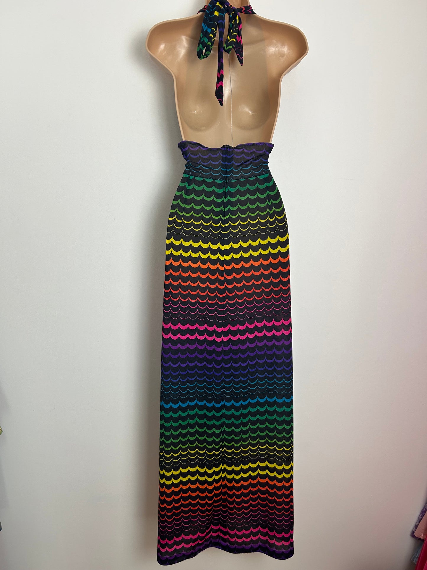 Vintage 1970s Size 8 ORCHIDEE Black Multicolour Scallop Print Halter Neck Summer Maxi Dress