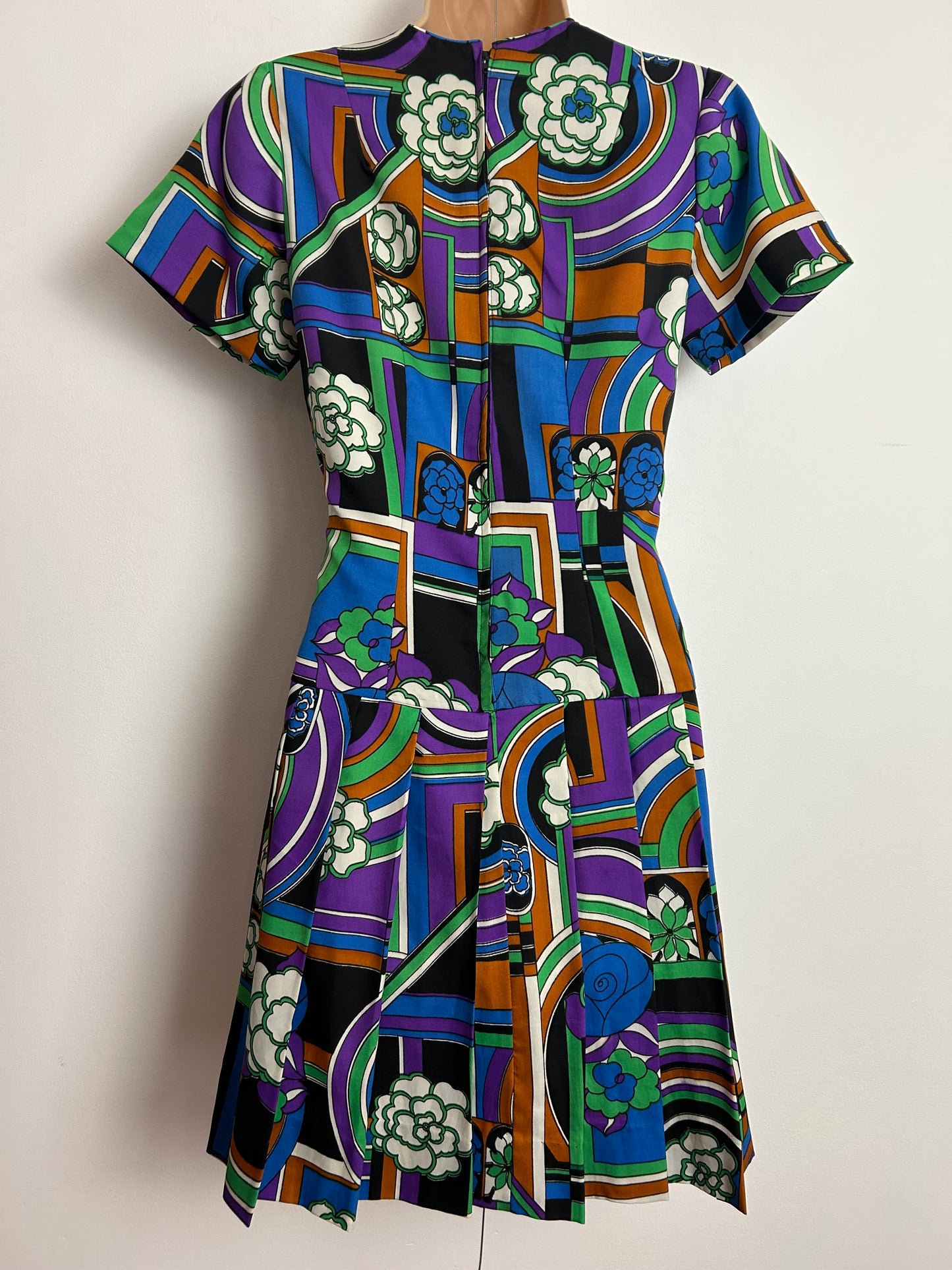 Vintage 1960s Size 8-10 Blue Purple Rust & Green Abstract Floral & Stripe Print Pleated Mod Shift Dress
