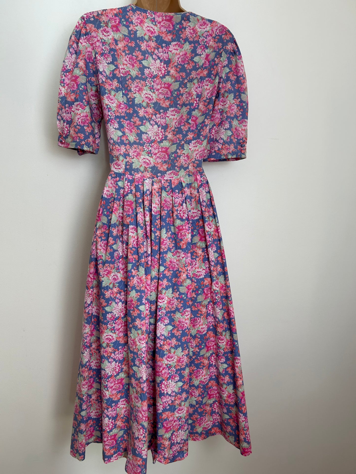 Vintage 1980s LAURA ASHLEY UK Size 10 (Size 14 On Label) Pretty Blue & Pink Tones Floral Print Cotton Tea Dress