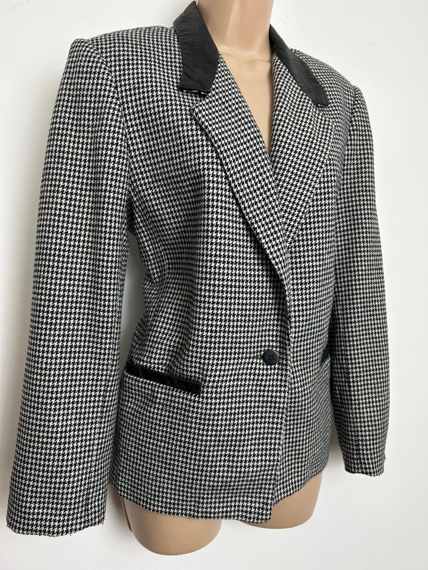 Vintage ADOLFO ATELIER Size 12 Black & White Dogtooth Check Wool Mix Leatherette Trim Blazer