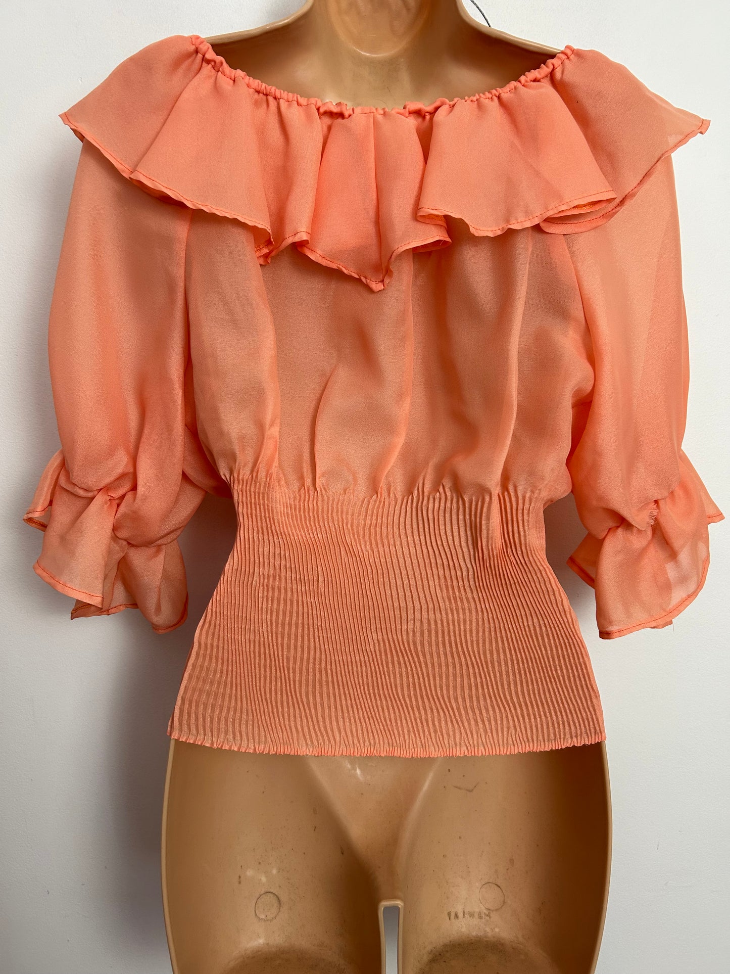 Vintage 1970s UK Size 10 Peach Ruffle Trim On/Off Shoulder Shirred Waist Panel Summer Boho Blouse