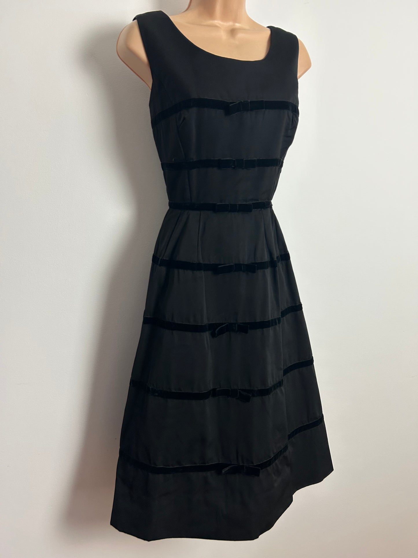 Vintage Late 1950s Early 1960s Size 8 Black Gaberdine Velvet Trim Bow Detail Occasion Dress