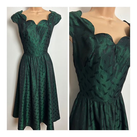 Vintage 1950s Size 10 Bottle Green Scallop Neck Fit & Flare Christmas Day Party Evening Dress