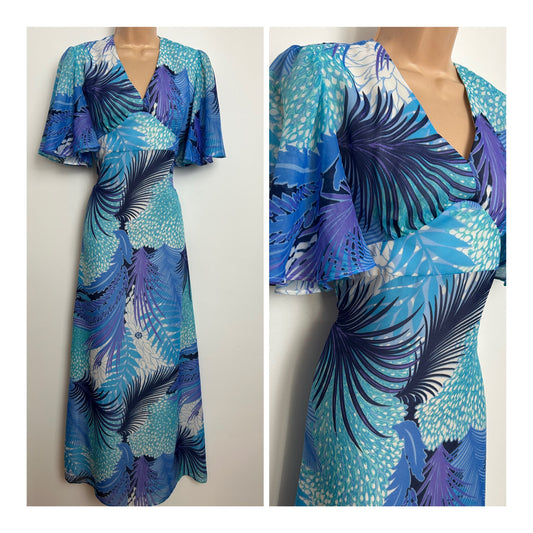 Vintage 1970s VERA MONT PARIS Size 8-10 Blue Tones Leaf Print Flutter Sleeve Tie Back Boho Maxi Dress