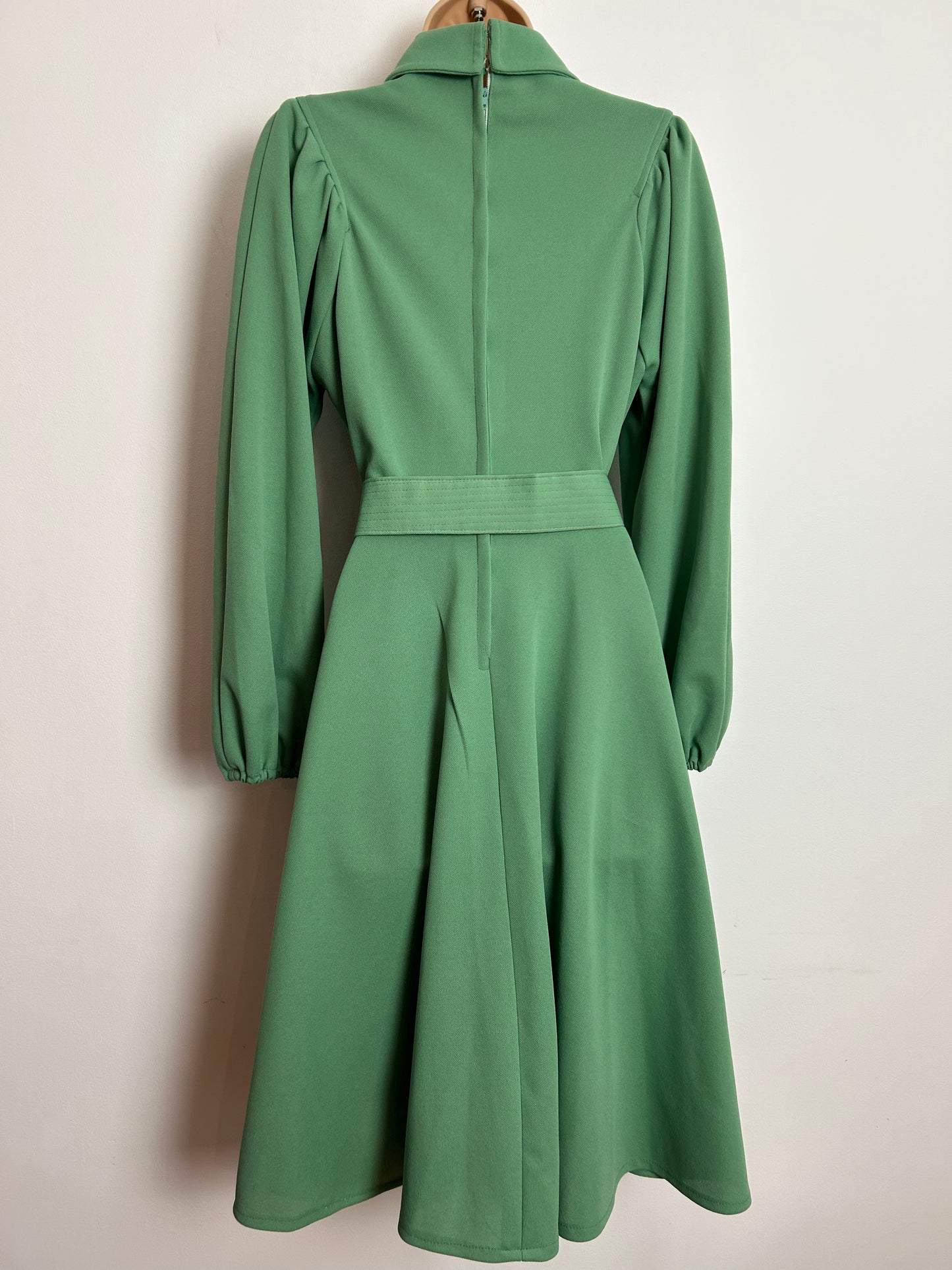 Vintage 1970s UK Size 12 Green Dagger Collar Long Sleeve Belted Fit & Flare Day Dress